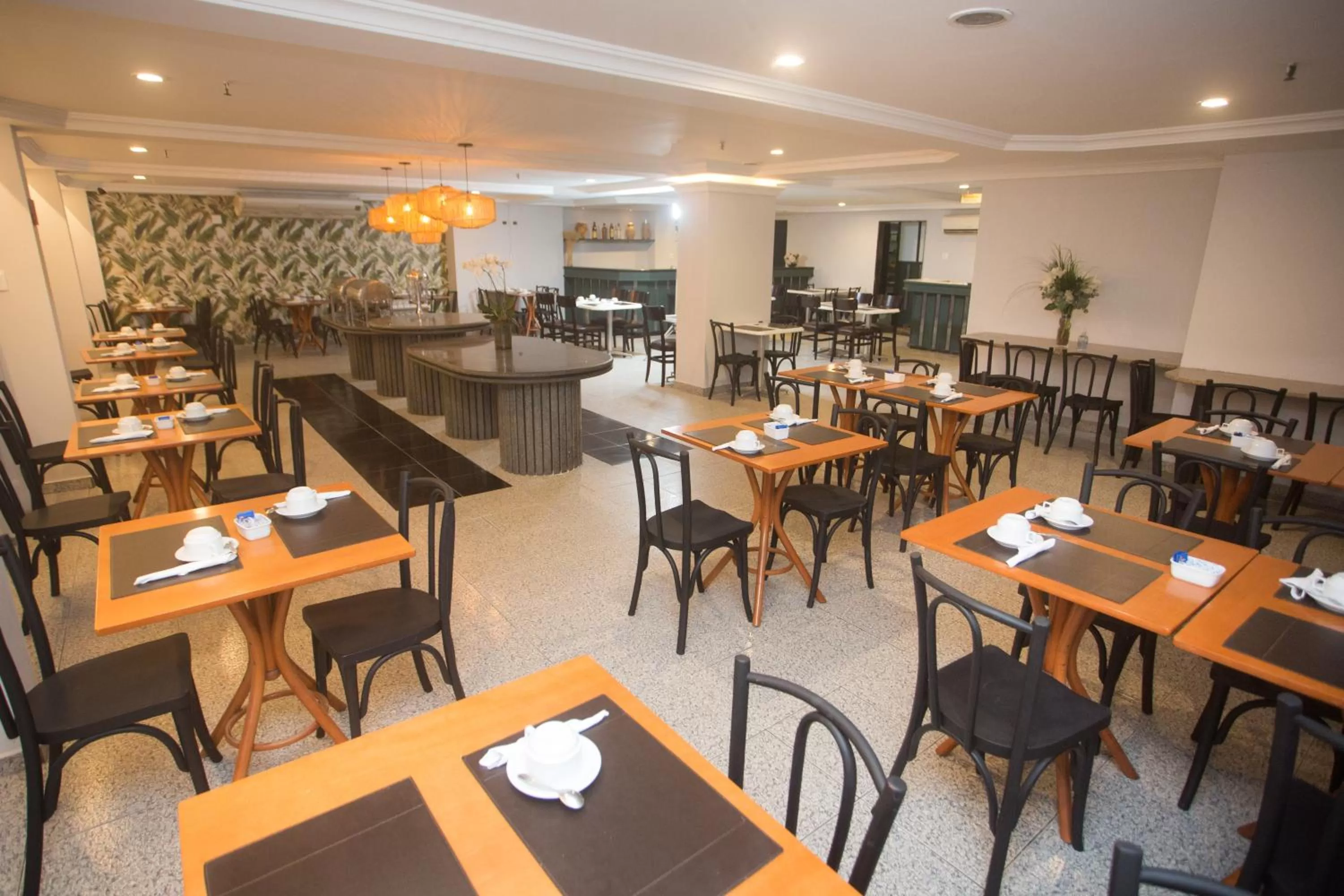 Restaurant/places to eat in Regency Copacabana Hotel