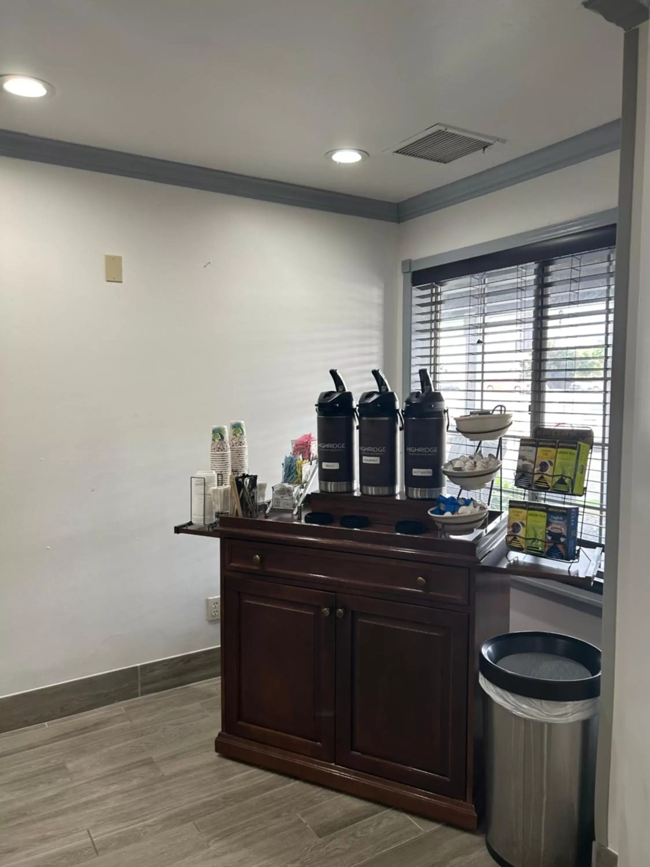 Coffee/tea facilities in Country Inn & Suites by Radisson, Grand Rapids Airport, MI