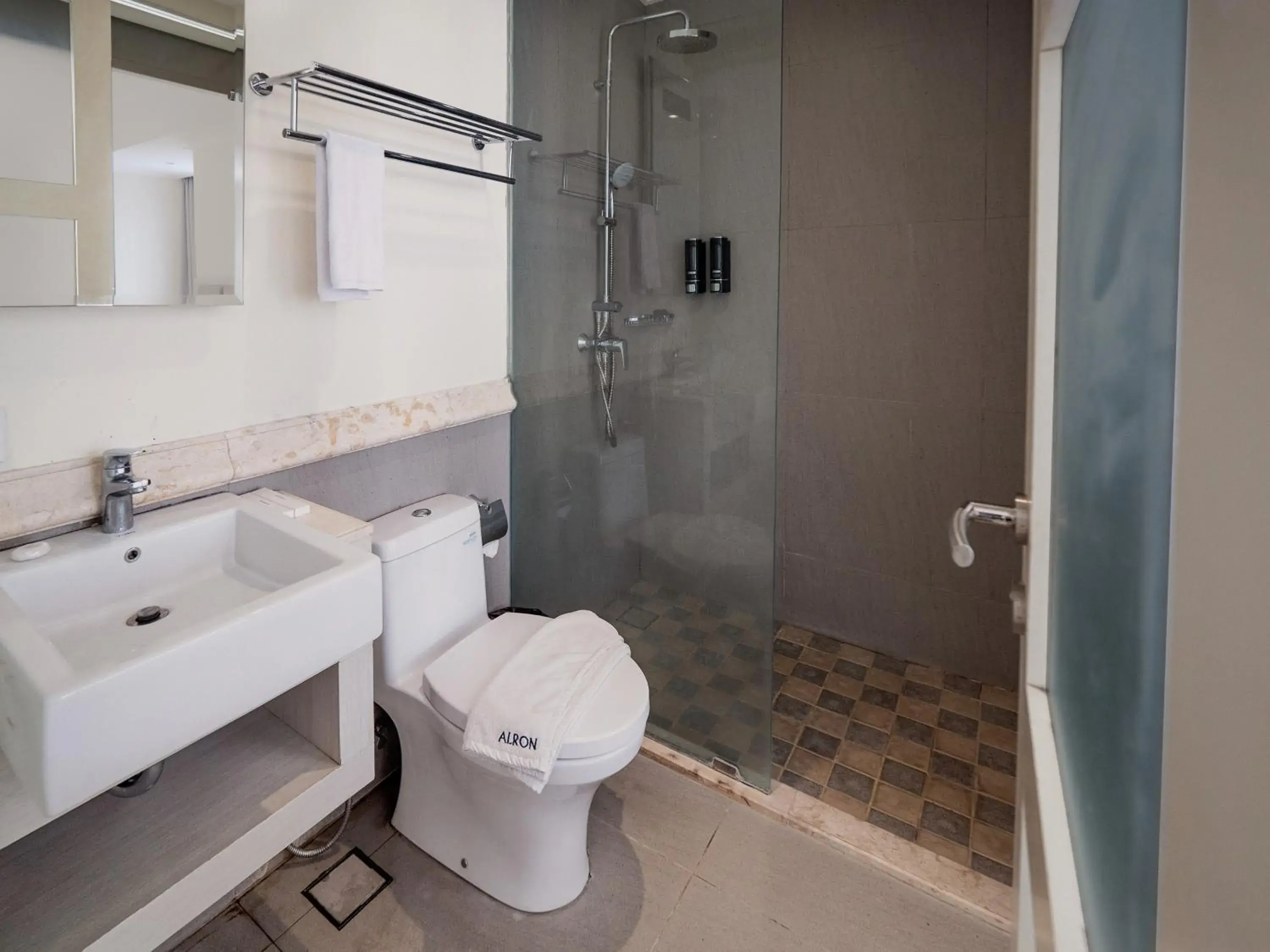 Shower, Bathroom in Alron Hotel Kuta Powered by Archipelago