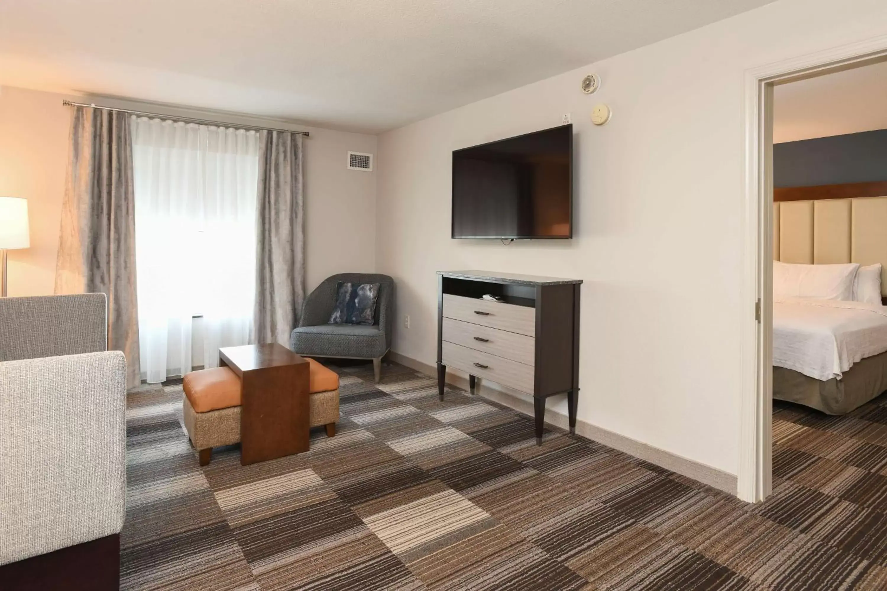 Bedroom, TV/Entertainment Center in Homewood Suites Cincinnati Airport South-Florence