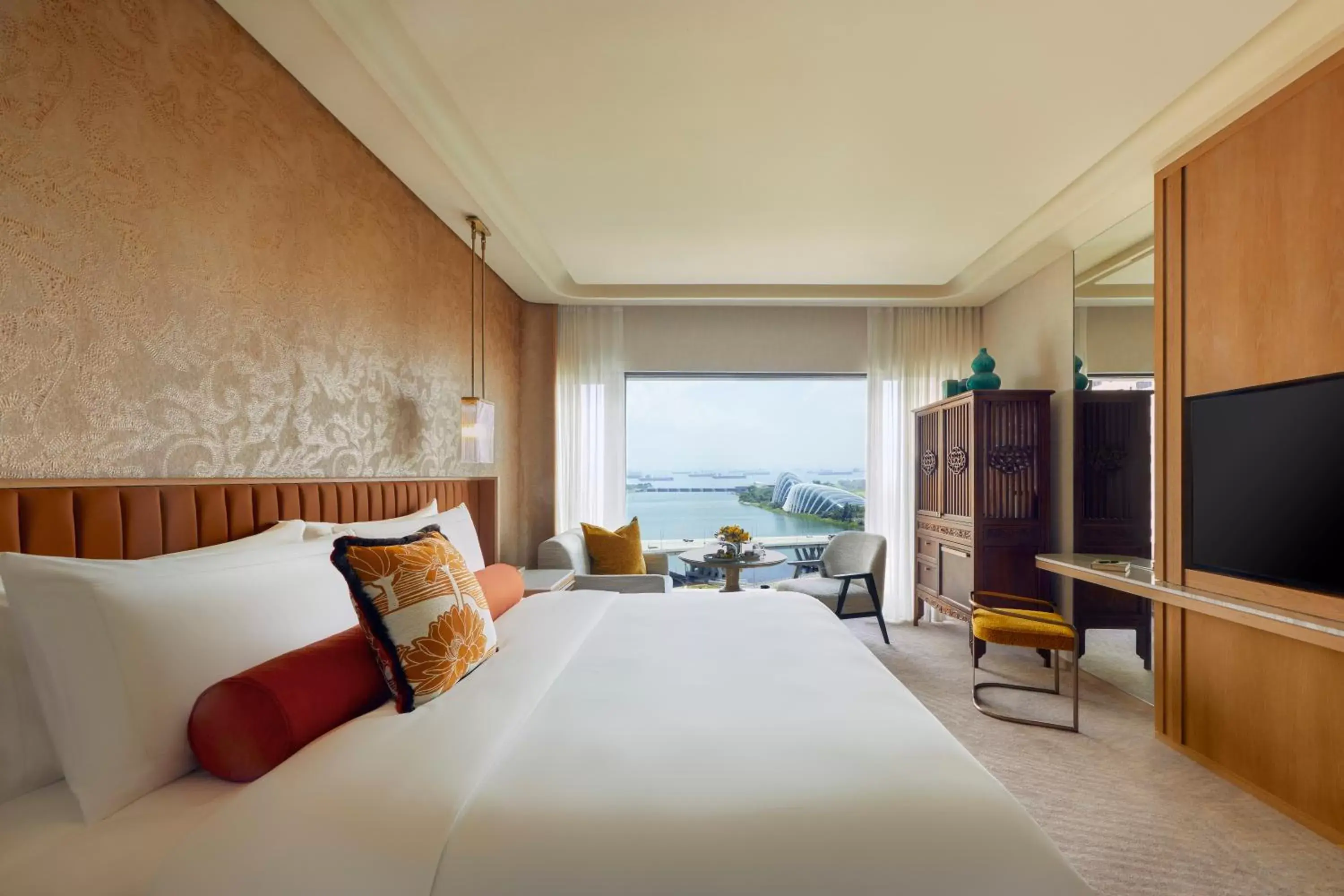 Bedroom in Mandarin Oriental, Singapore