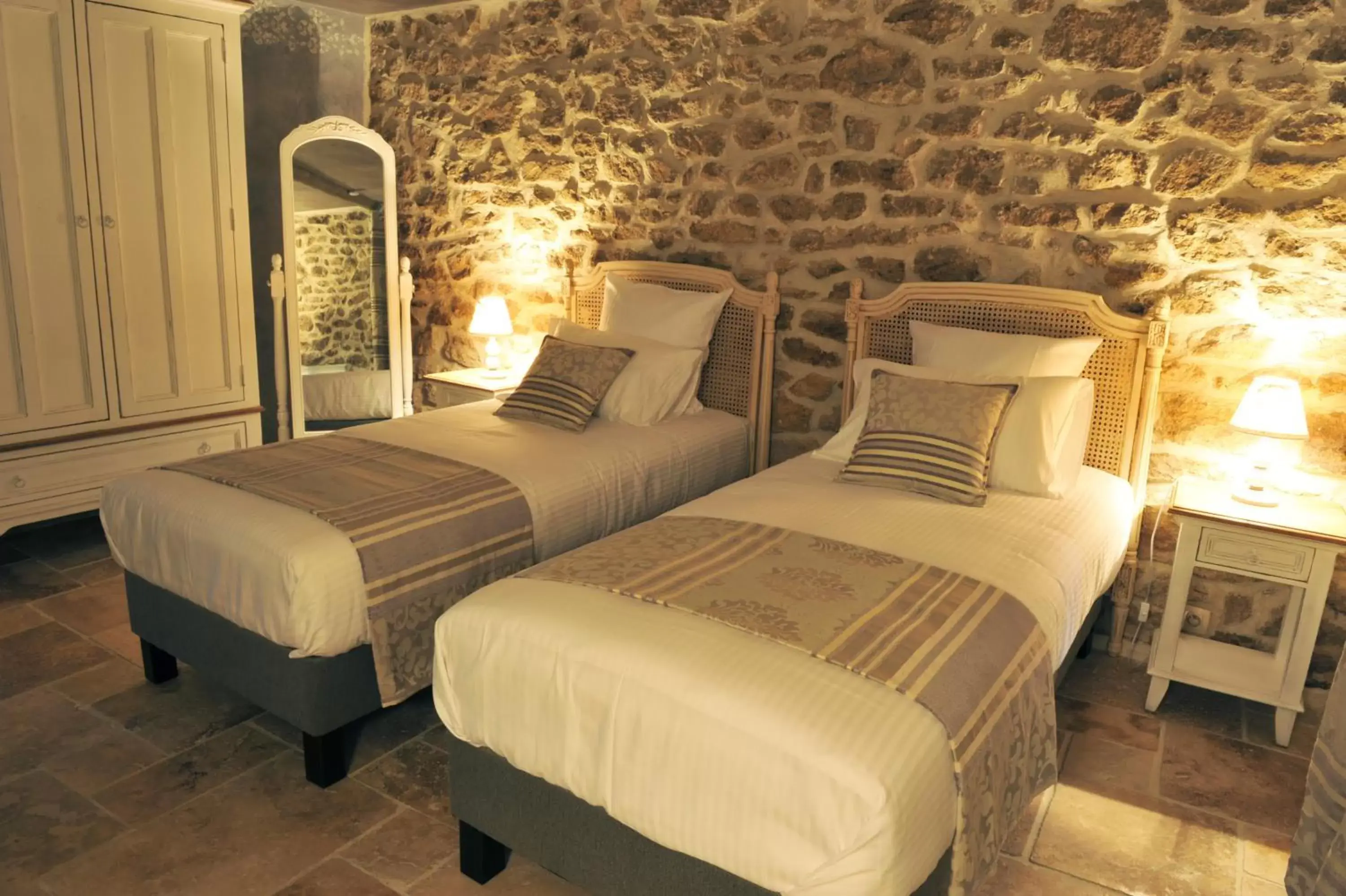 Twin Room with Private Bathroom in Le Mas Terre des Anges Twin Room with Private Bathroom in Le Mas Terre des Anges