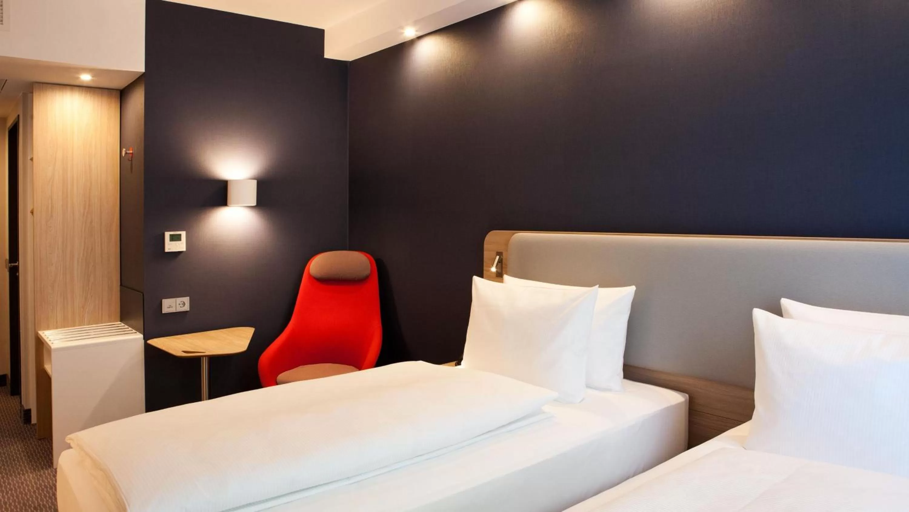 Photo of the whole room, Bed in Holiday Inn Express - Siegen by IHG