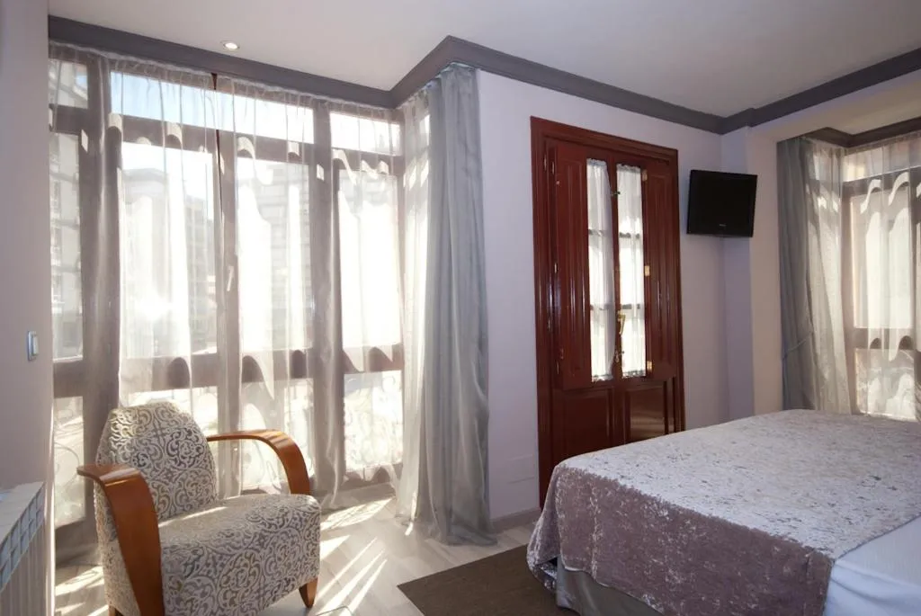 Balcony/Terrace, Bed in Hotel Vetusta