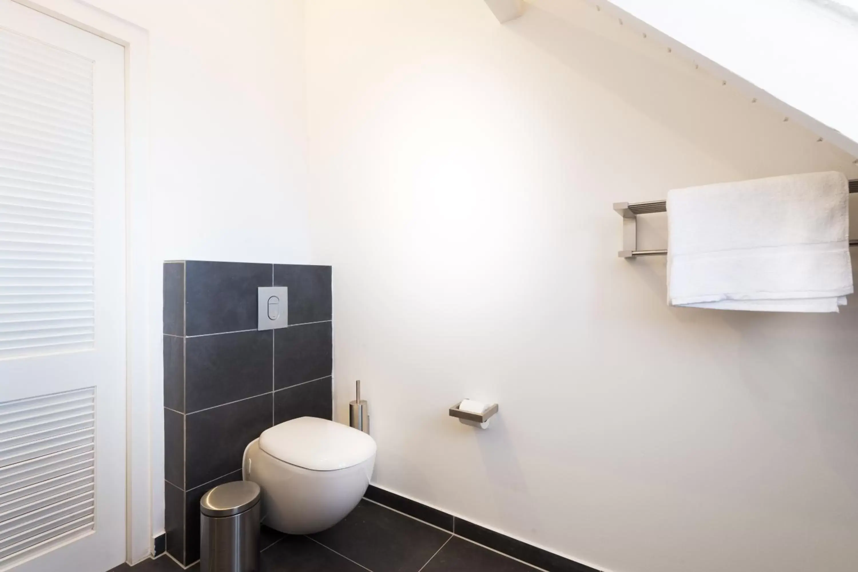 Toilet, Bathroom in Scuba Lodge & Suites