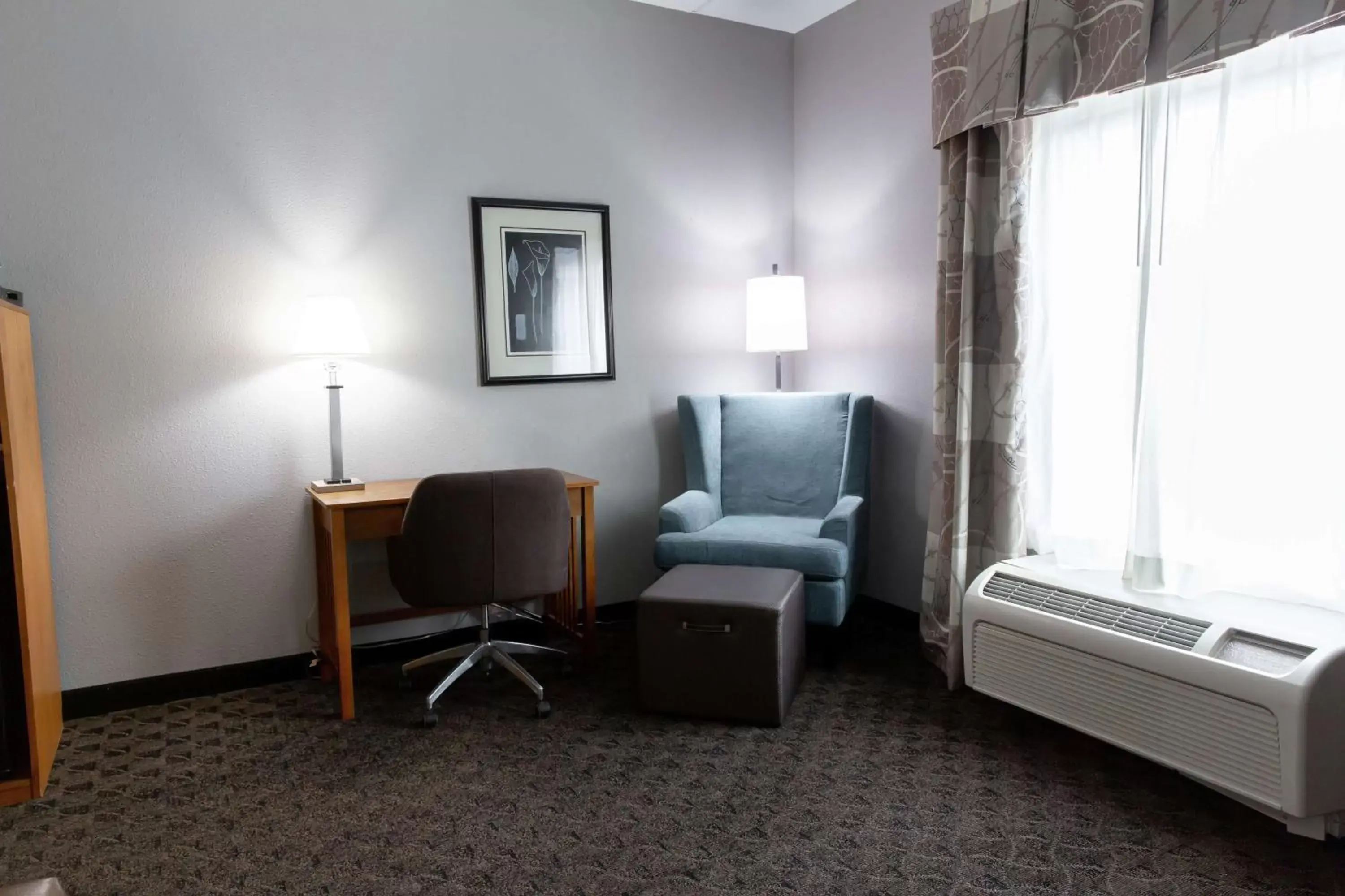 Bedroom, Seating Area in Hampton Inn & Suites Chesapeake-Square Mall