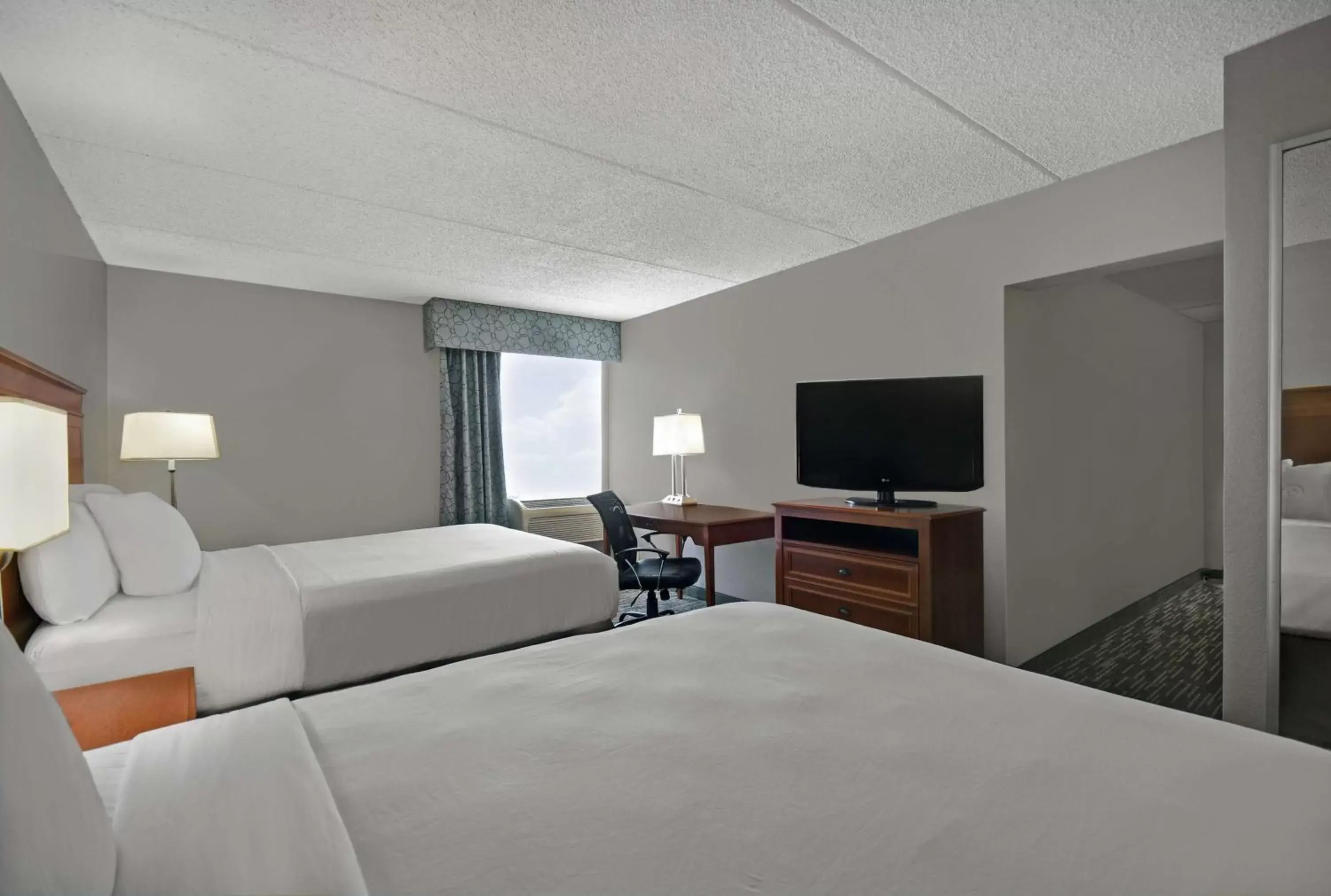 Photo of the whole room, Bed in Country Inn & Suites by Radisson, Rochester-University Area, NY