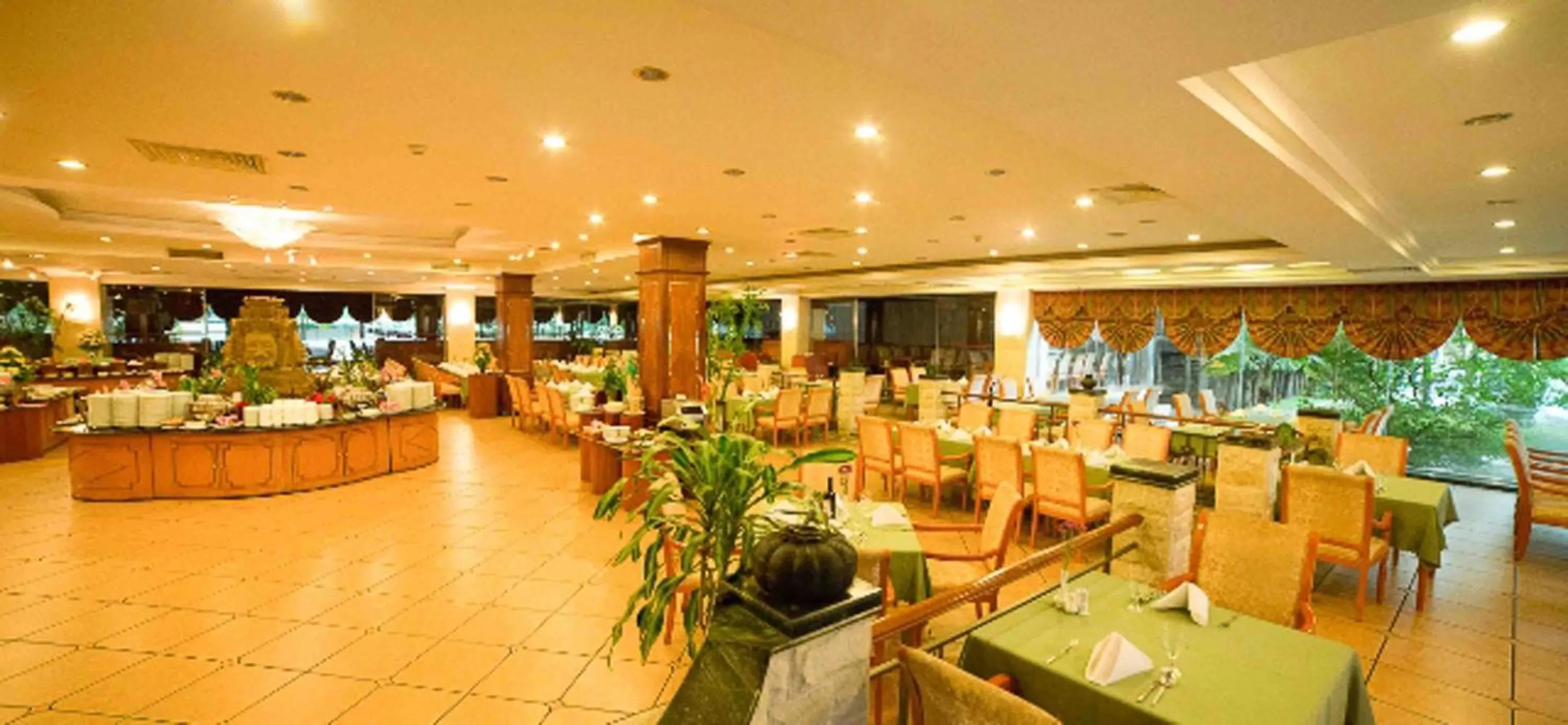 Restaurant/Places to Eat in Phnom Penh Hotel