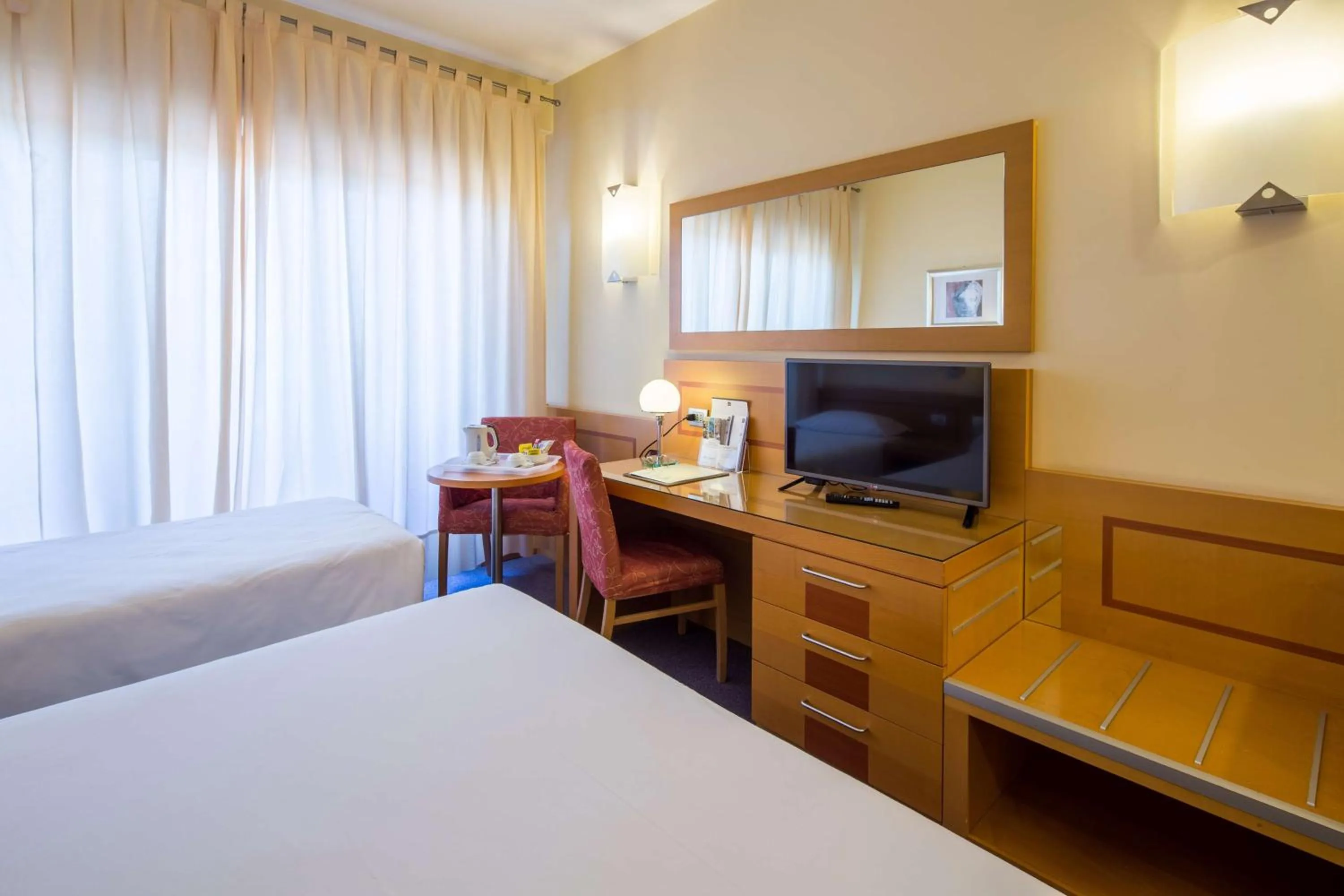 Balcony/Terrace, Bed in Best Western Hotel I Triangoli