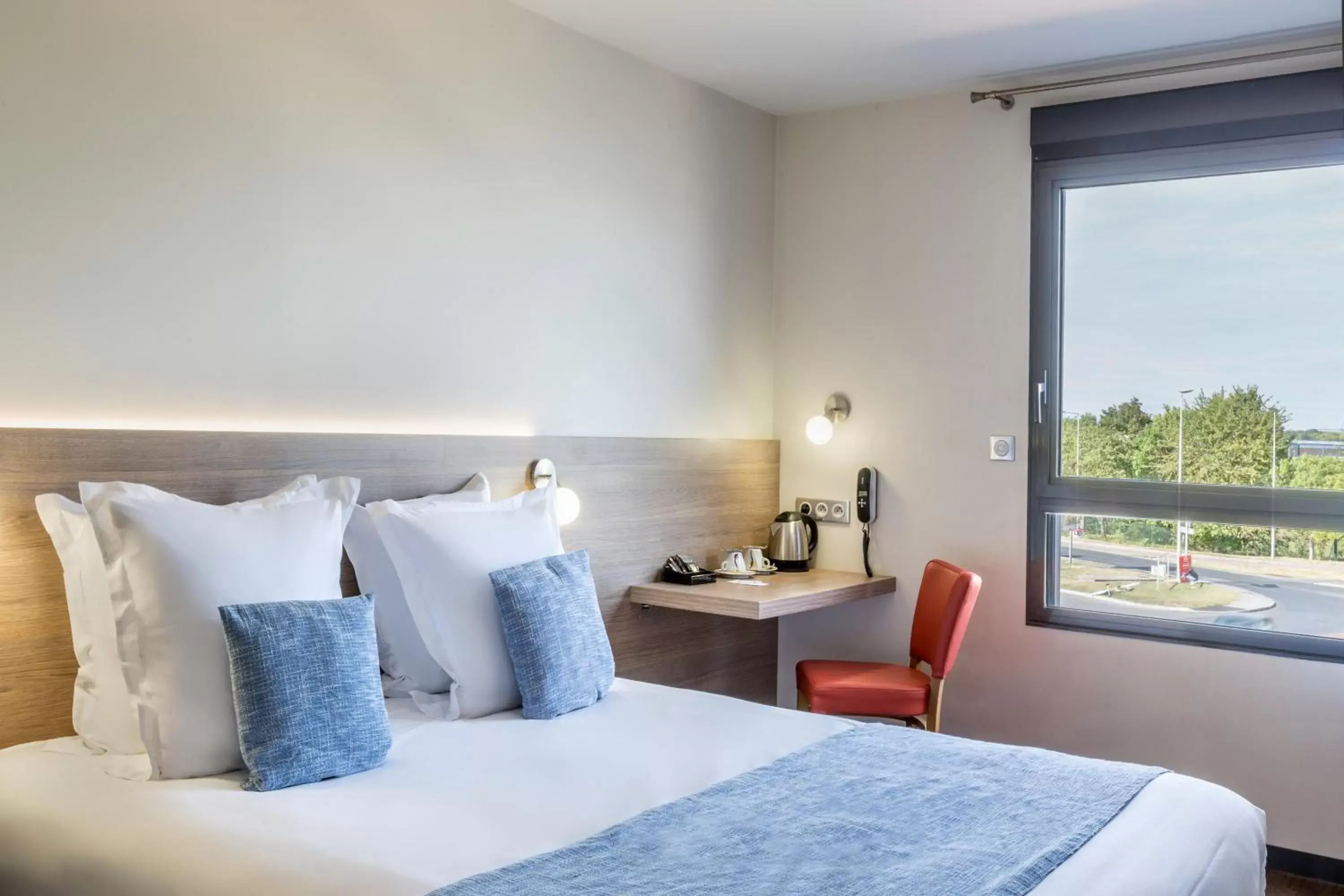 Bedroom, Bed in Sure Hotel by Best Western Reims Nord