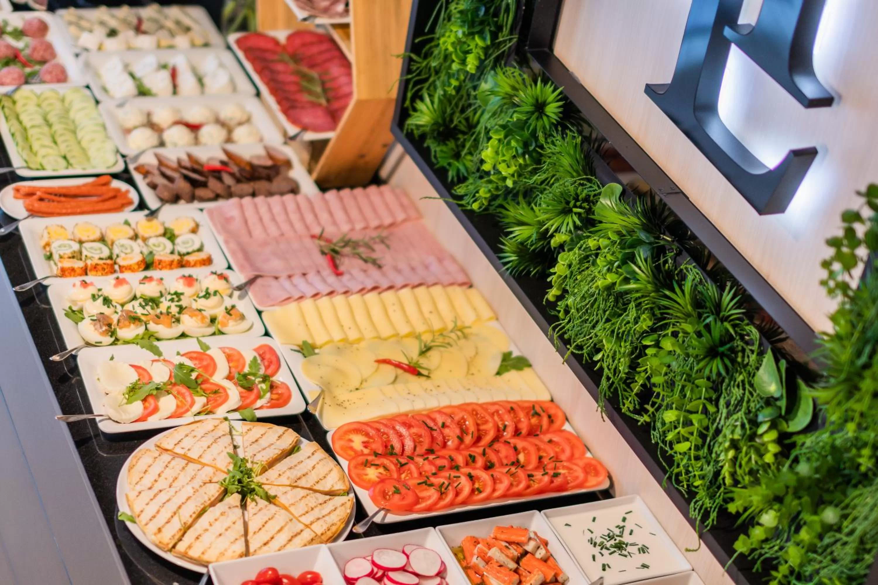 Food in Hotel Lantier & Swimming Pool Zone