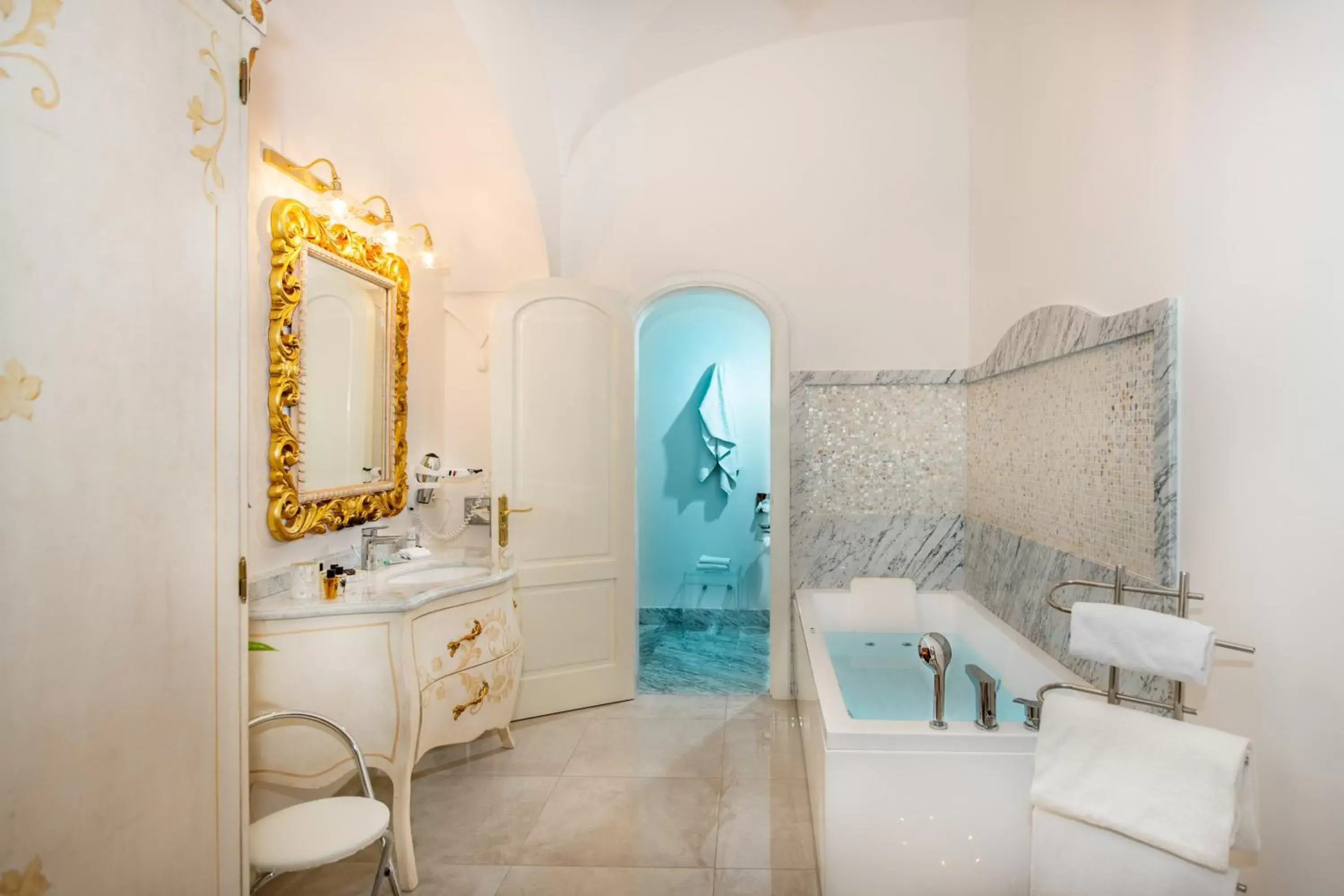 Bathroom in Hotel Villa Gabrisa