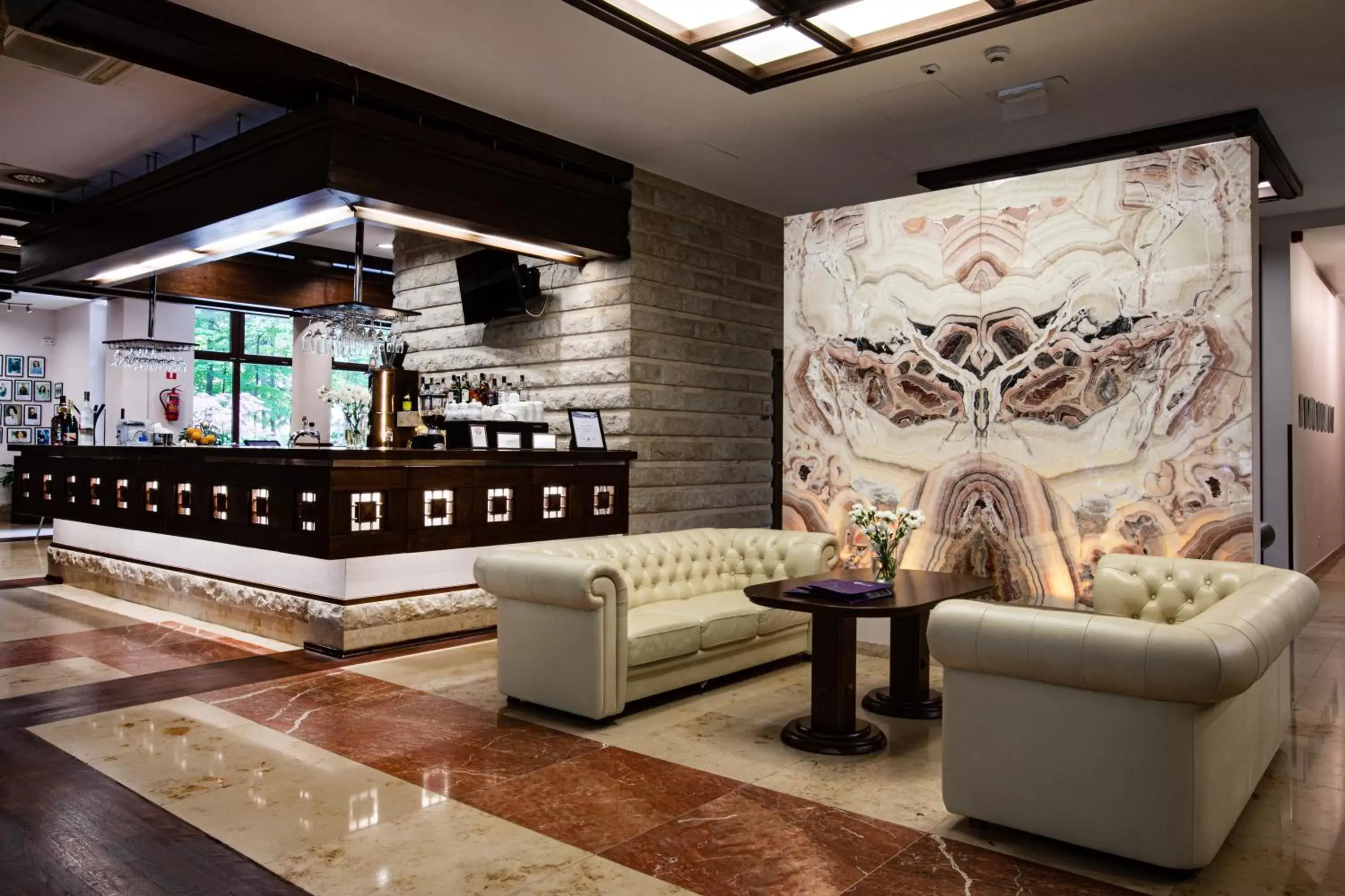 Restaurant/places to eat, Lobby/Reception in Hotel Crocus