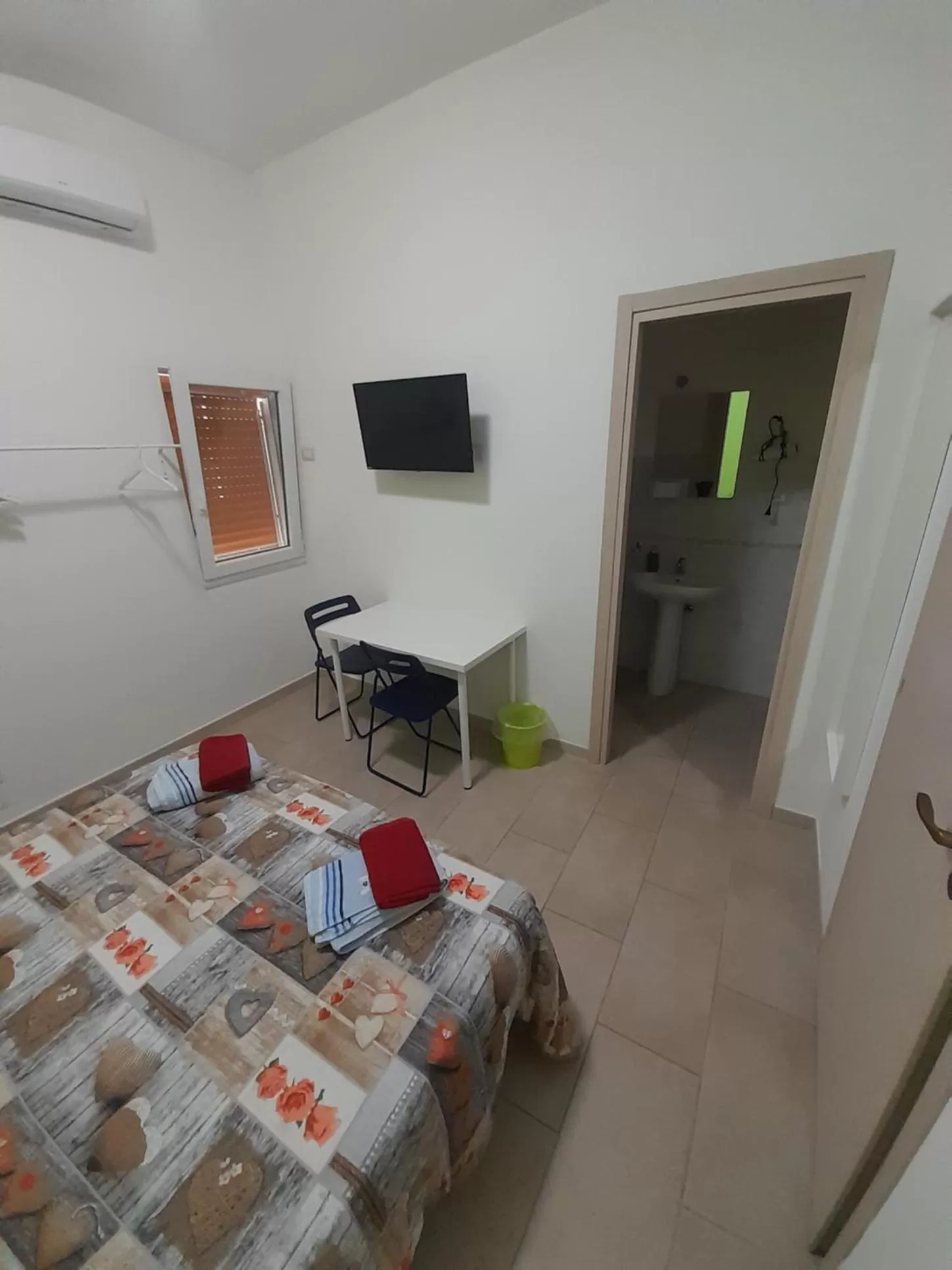 Bedroom, TV/Entertainment Center in CTA Catania Aeroporto fontanarossa taxi aeroporto h24 gratis reception h24