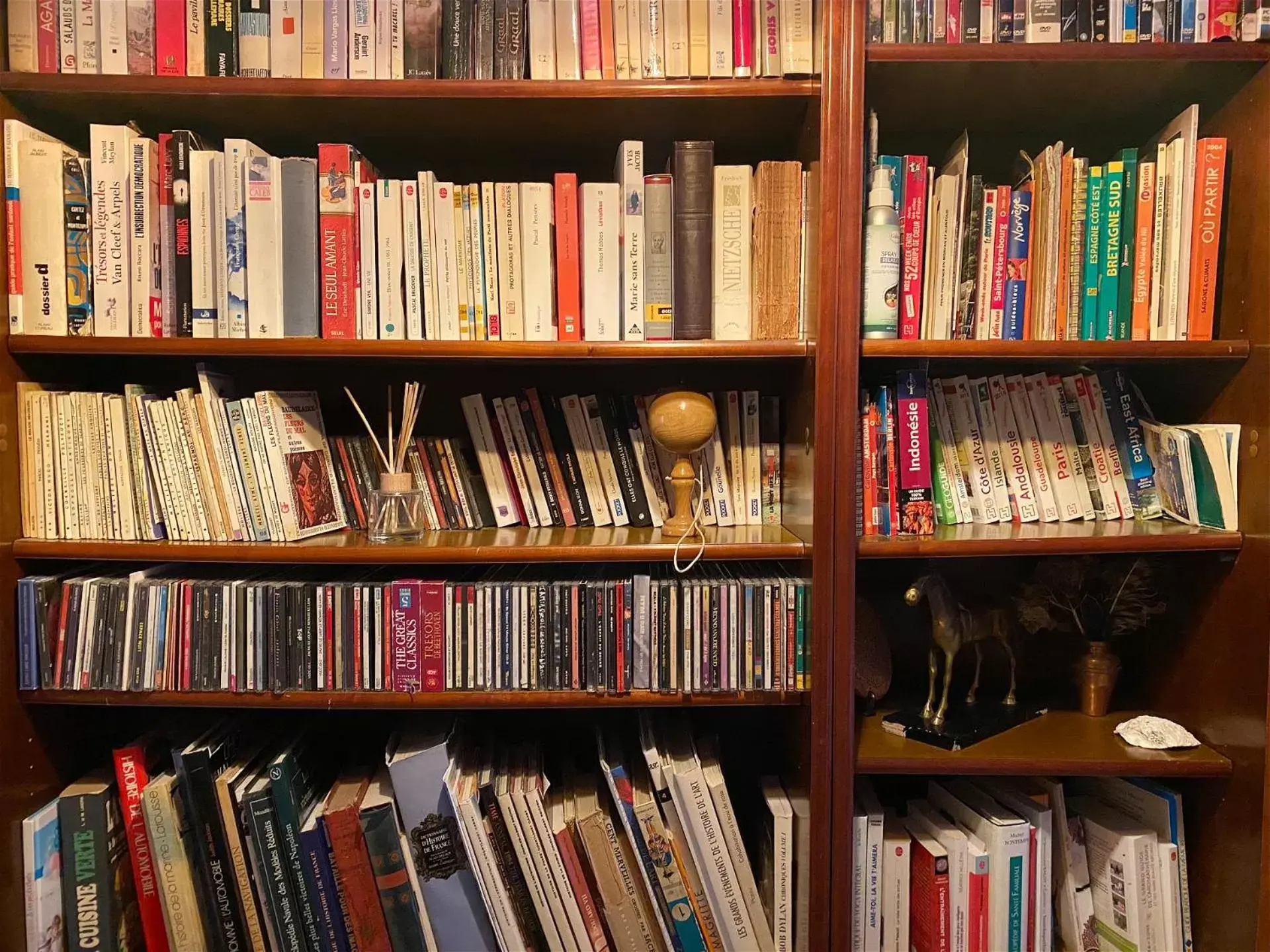 Library in L'Autre Rivière - Chambres d'hôtes