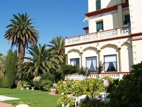 Decorative detail, Property Building in Hotel Hostal del Sol