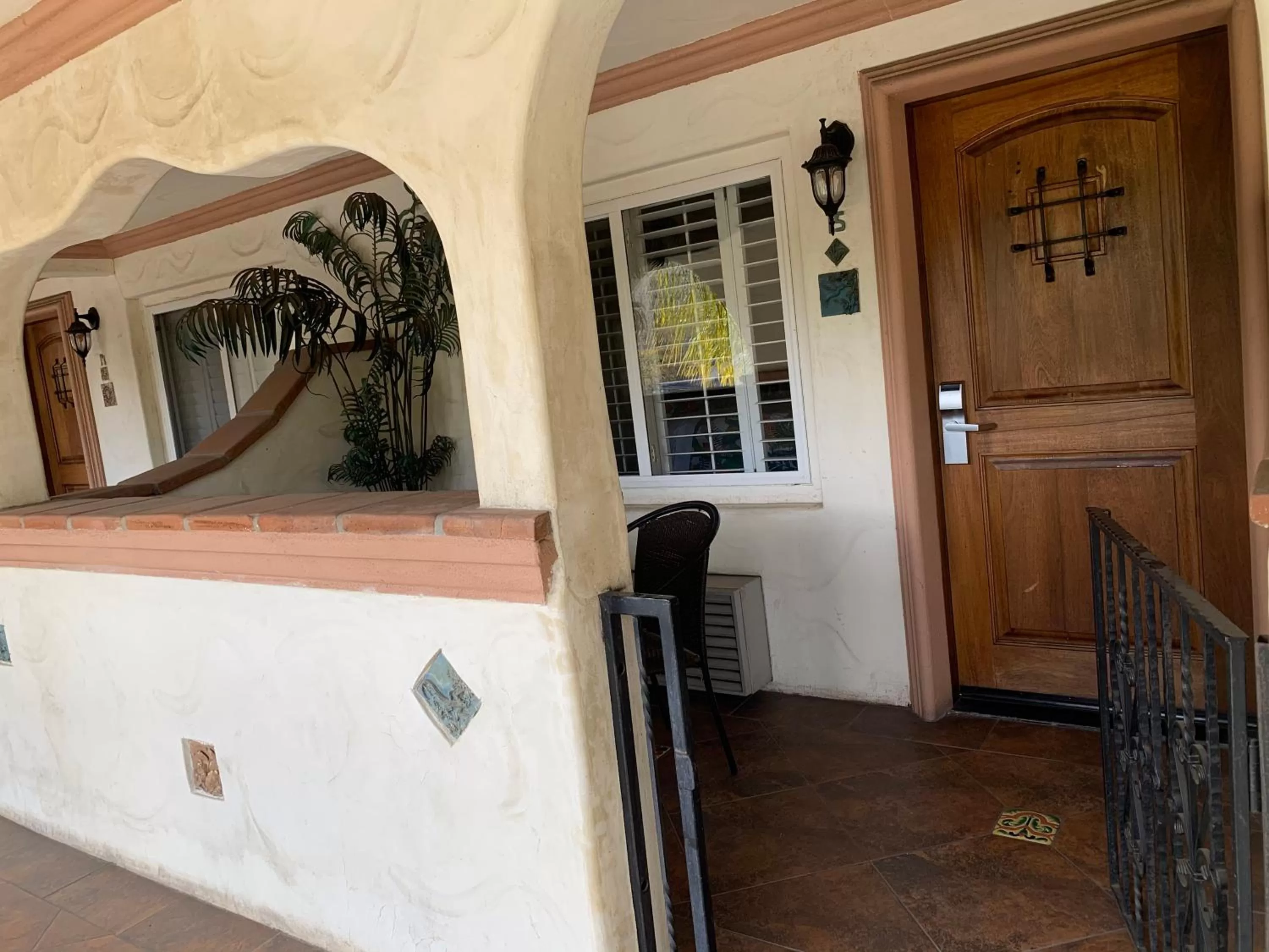 Facade/entrance in Chantico Inn