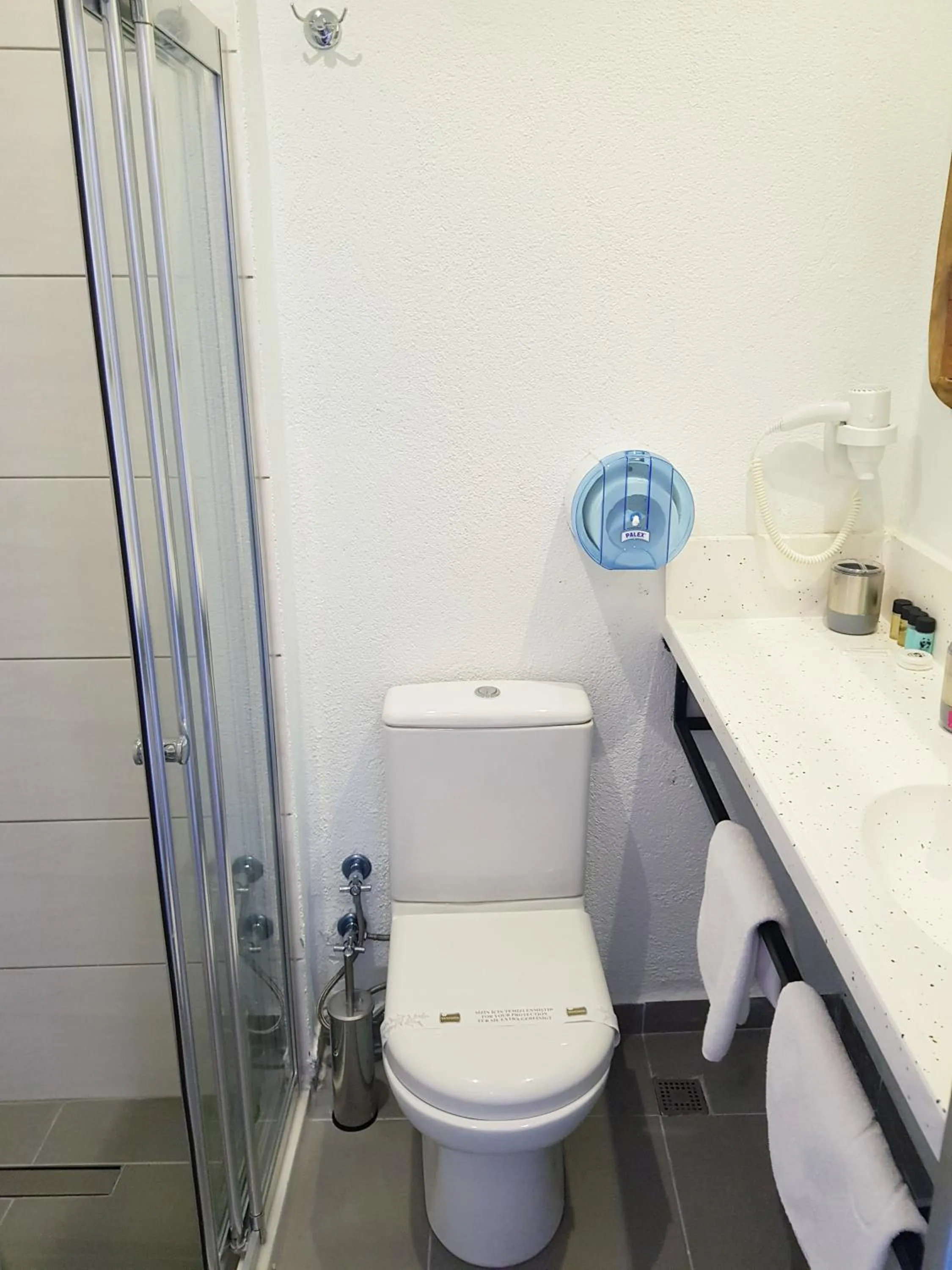 Toilet in PANDAN KARAKOY SUİT