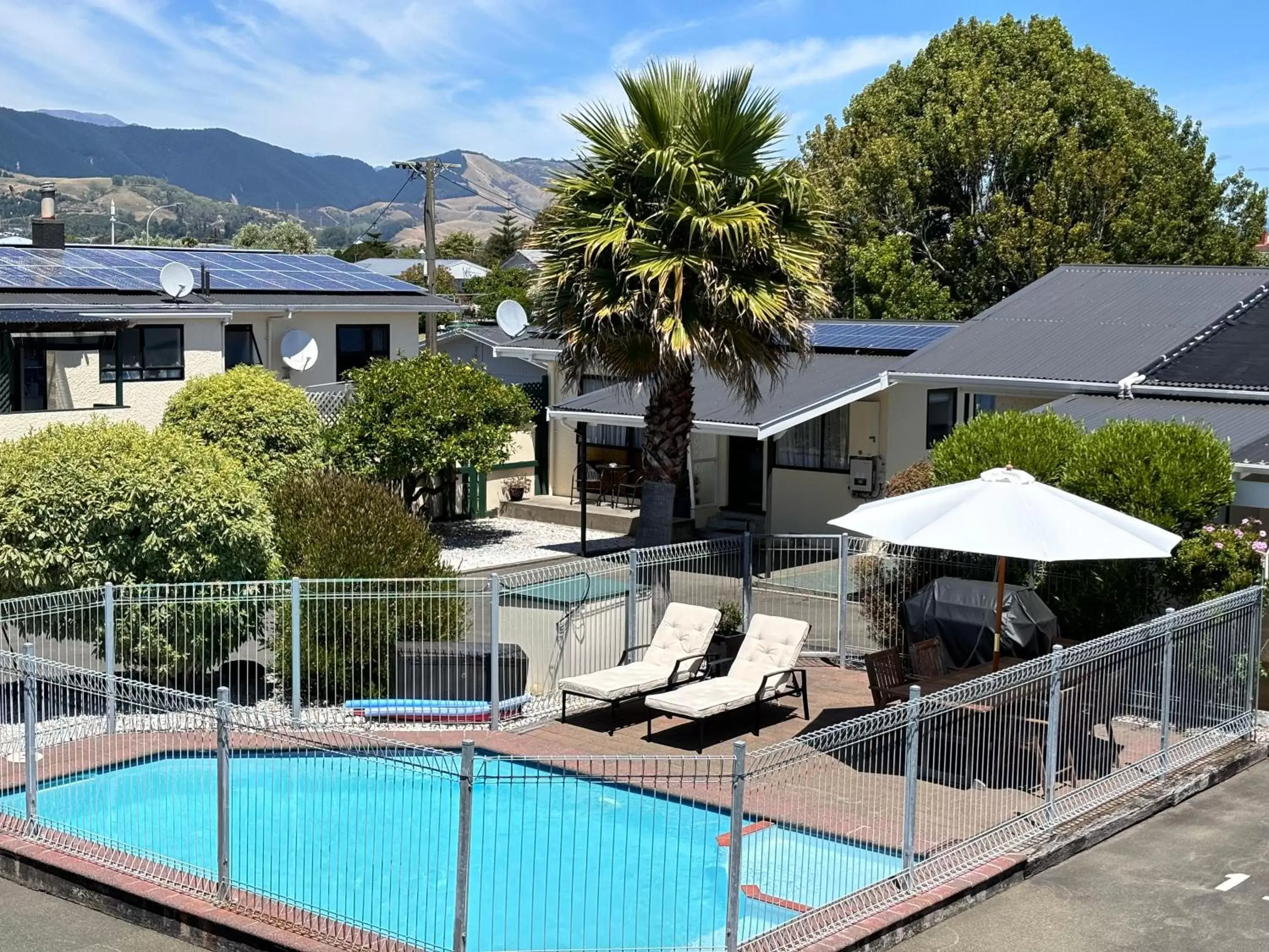 Swimming Pool in Arcadia Motel