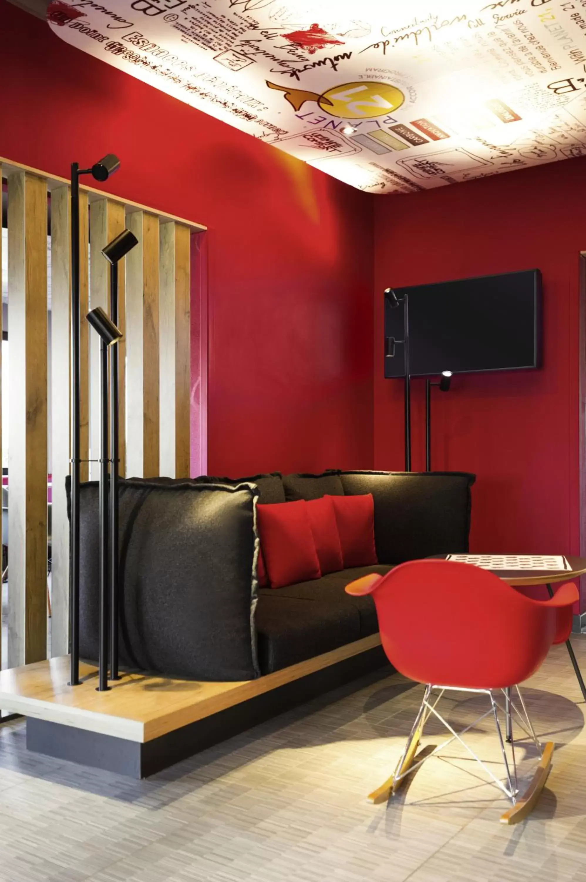 Lobby or reception, TV/Entertainment Center in ibis Hotel Brussels Airport