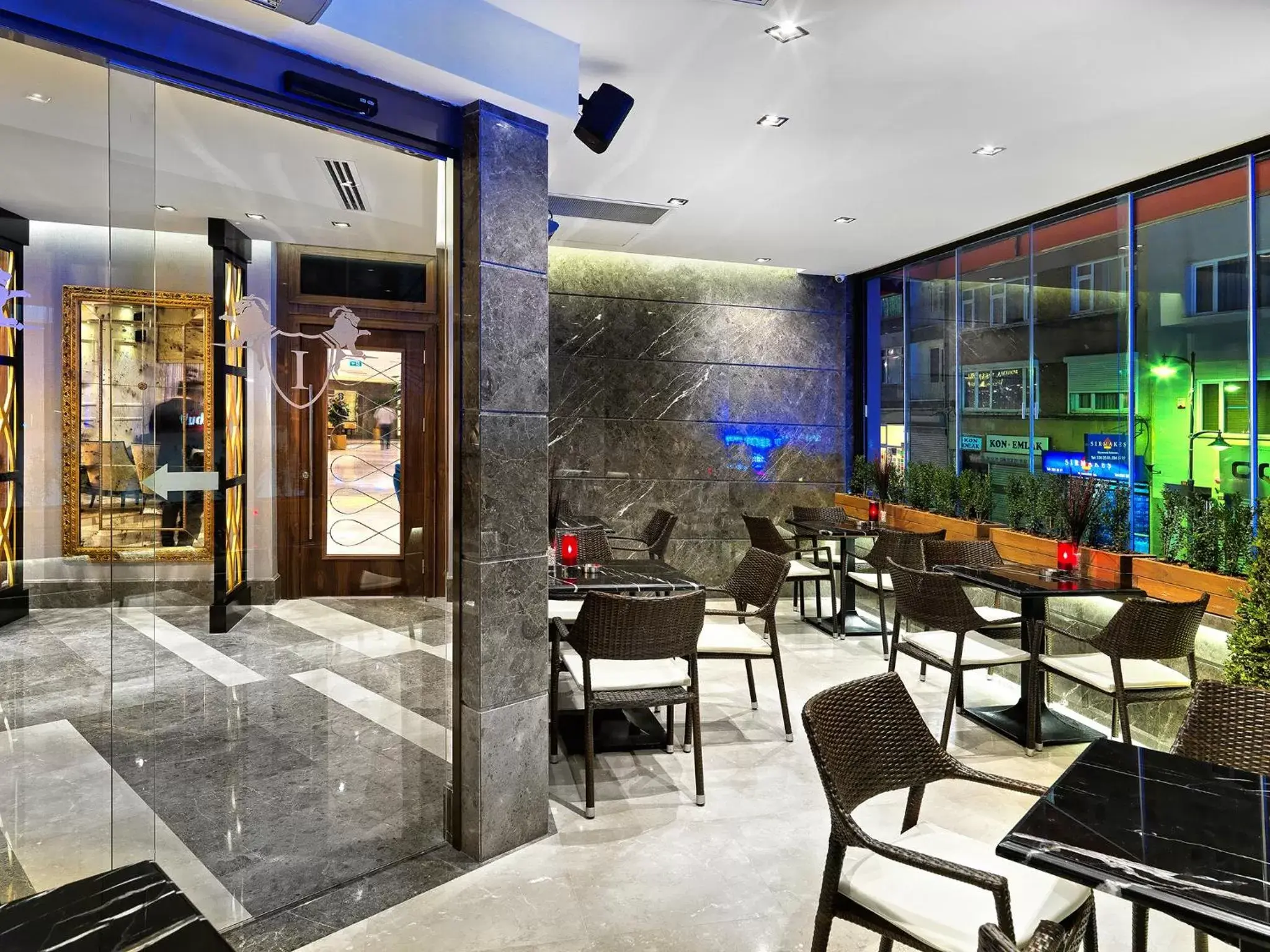 Lounge or bar, Restaurant/Places to Eat in Mercure Istanbul Bomonti