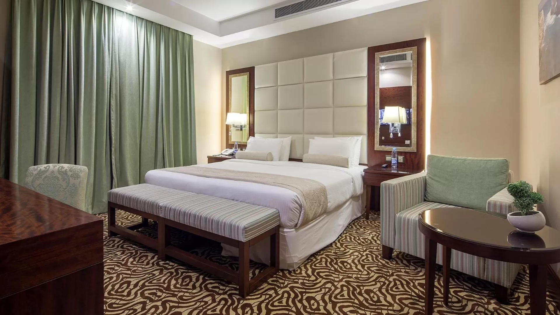 Bedroom in Western Lamar Hotel