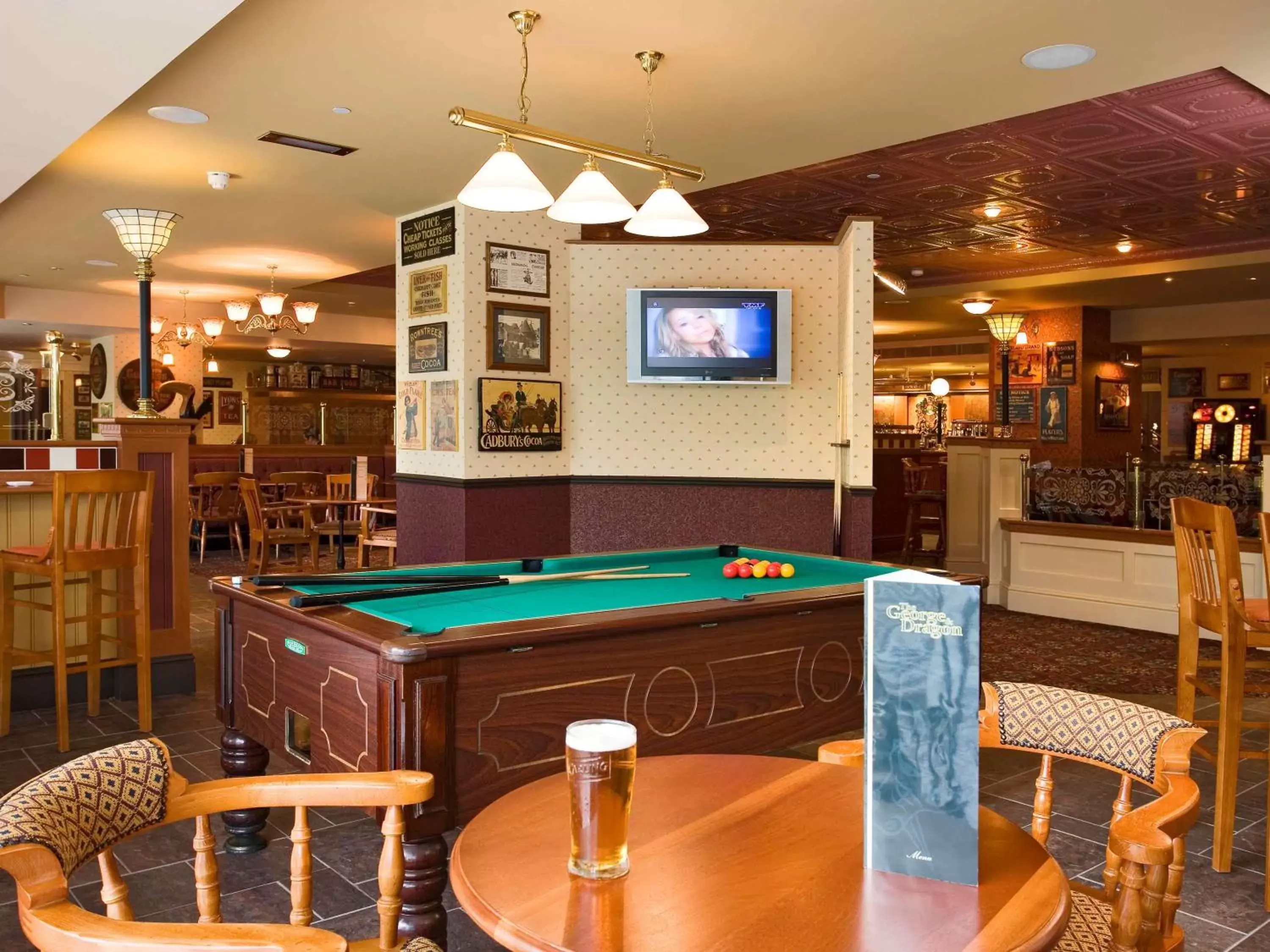 Restaurant/places to eat, Billiards in ibis London Earls Court