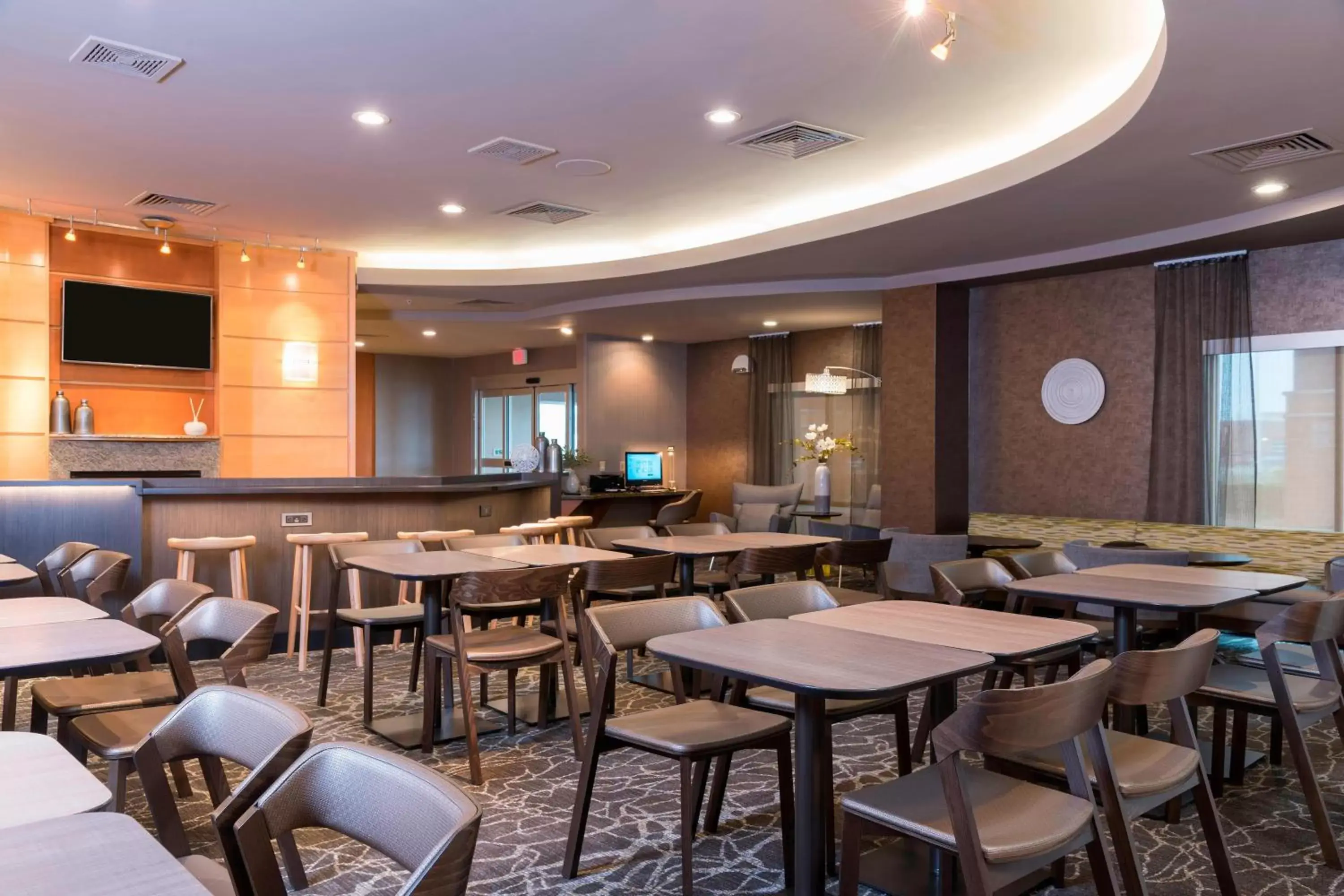Restaurant/Places to Eat in SpringHill Suites Midland