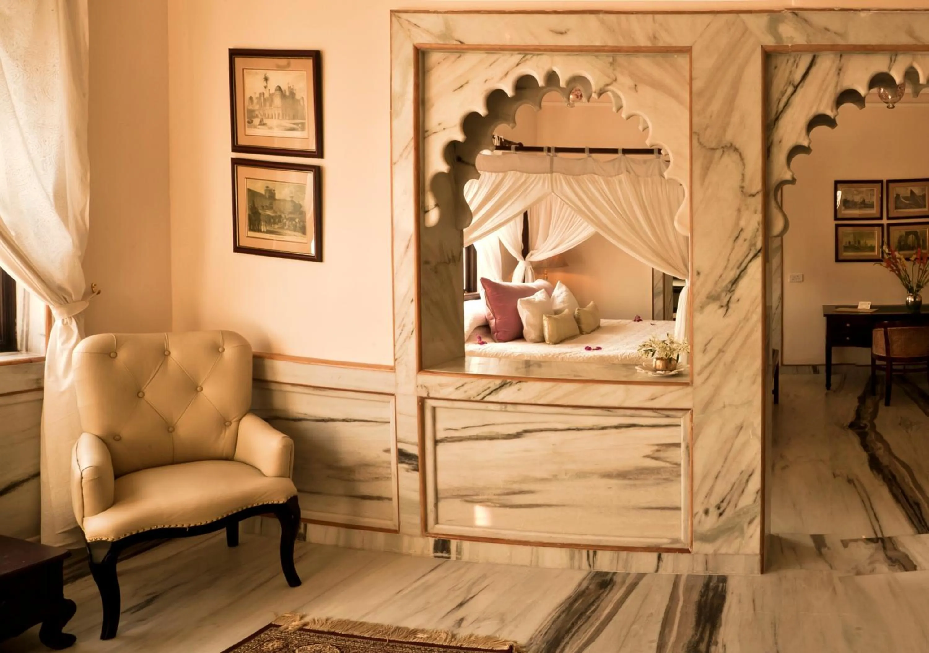 Seating area, Bed in Hotel Udai Kothi