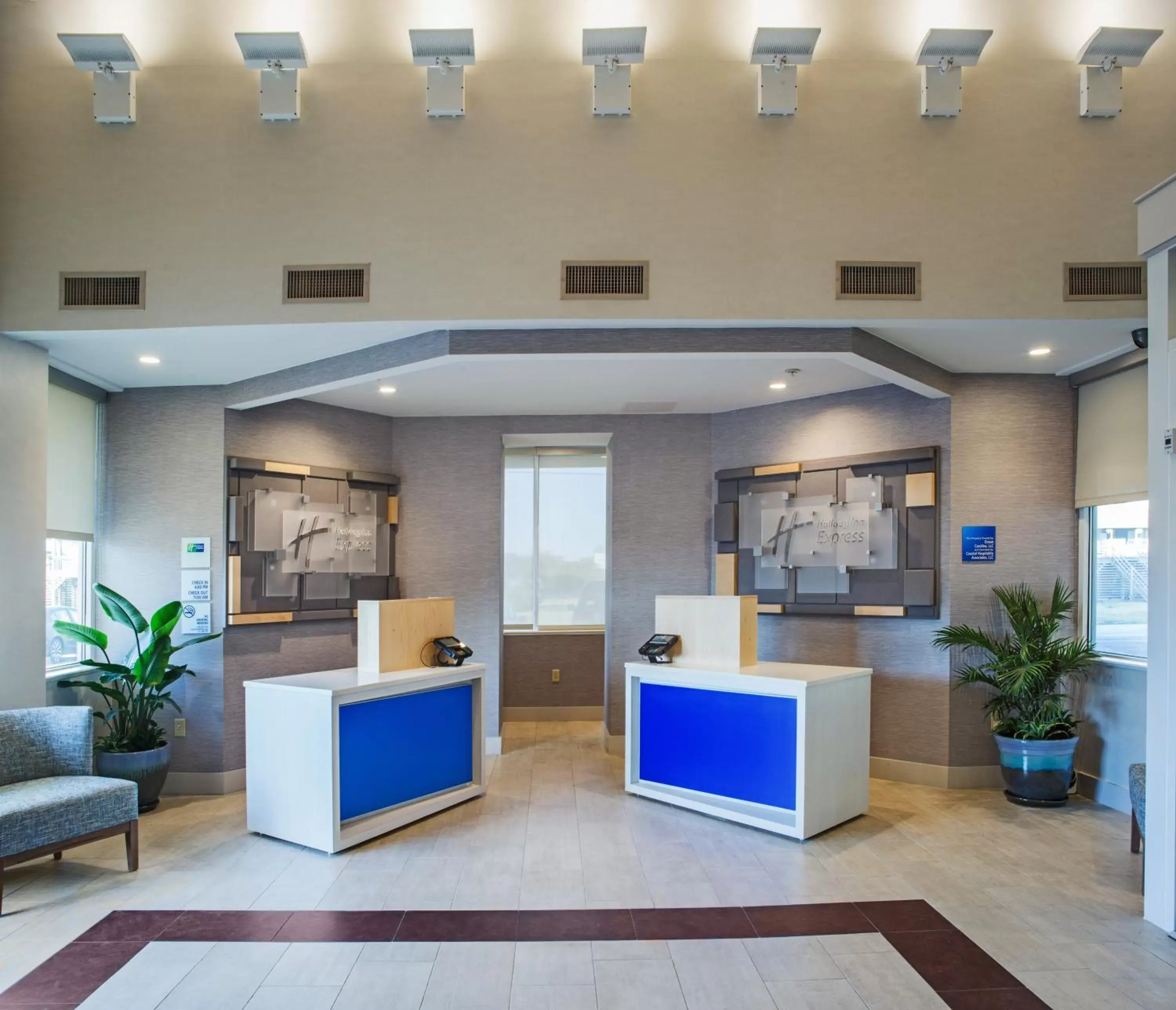 Property building, Lobby/Reception in Holiday Inn Express Nags Head Oceanfront, an IHG Hotel