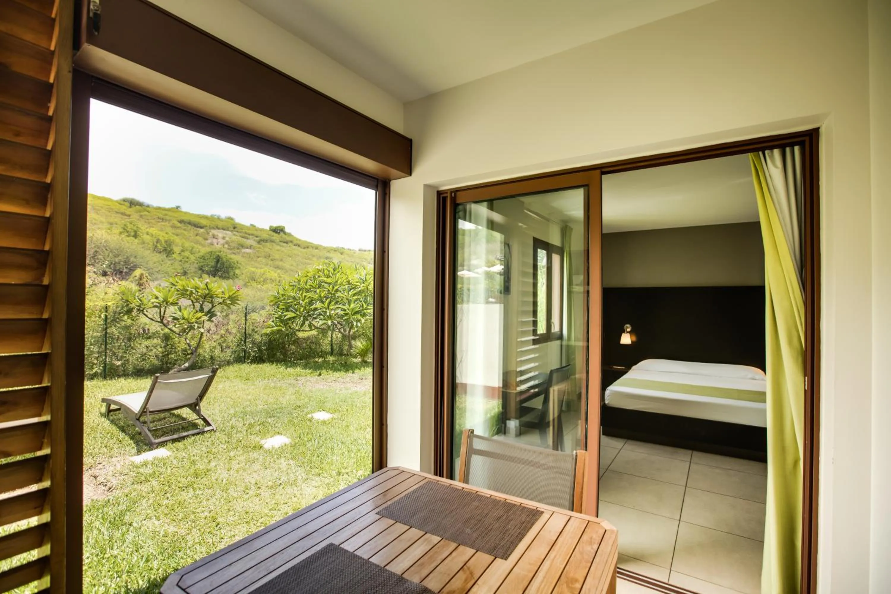 Balcony/Terrace, Bed in Tama Hotel