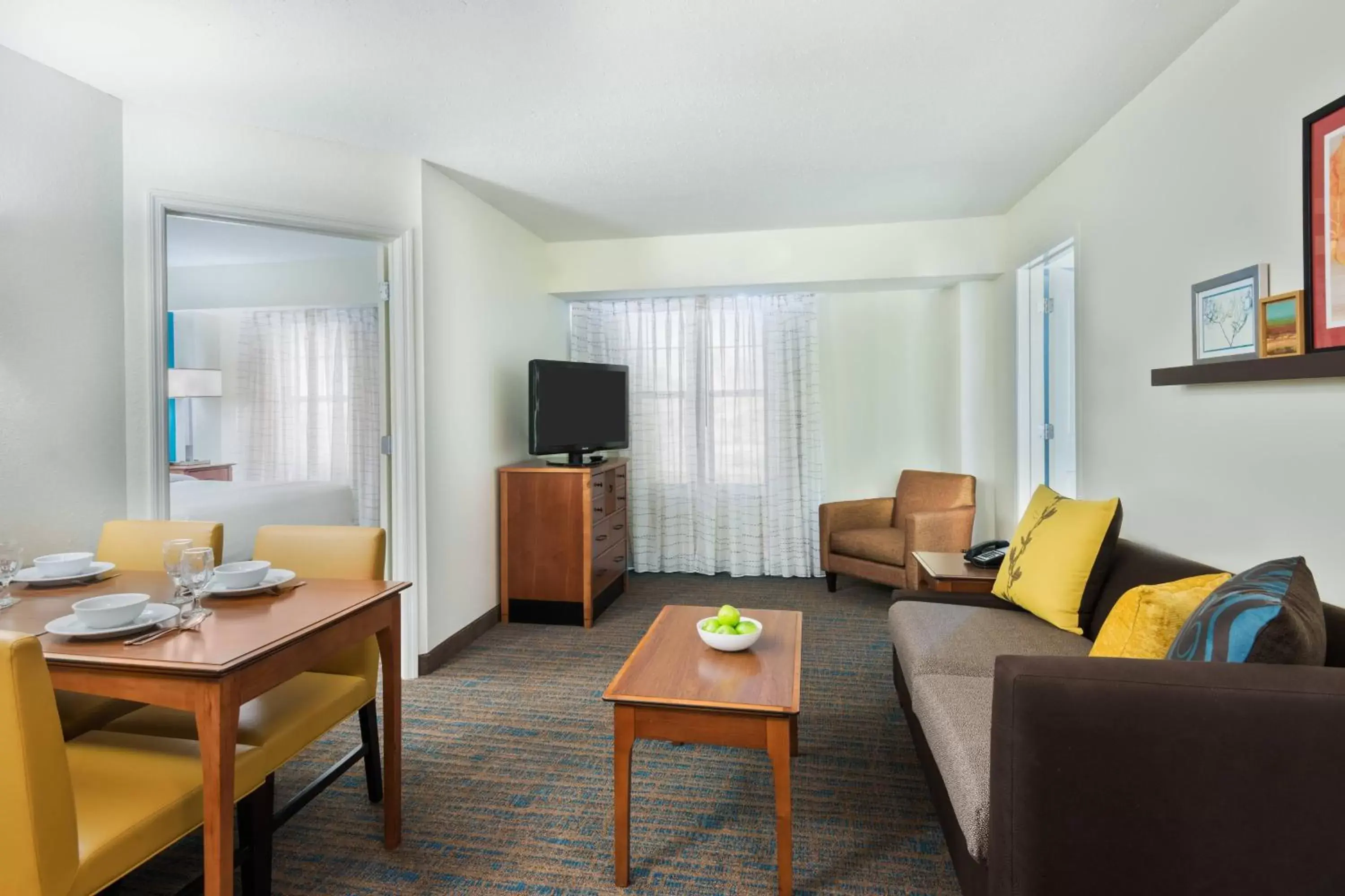 Living room, Seating Area in Residence Inn by Marriott St. Louis Downtown