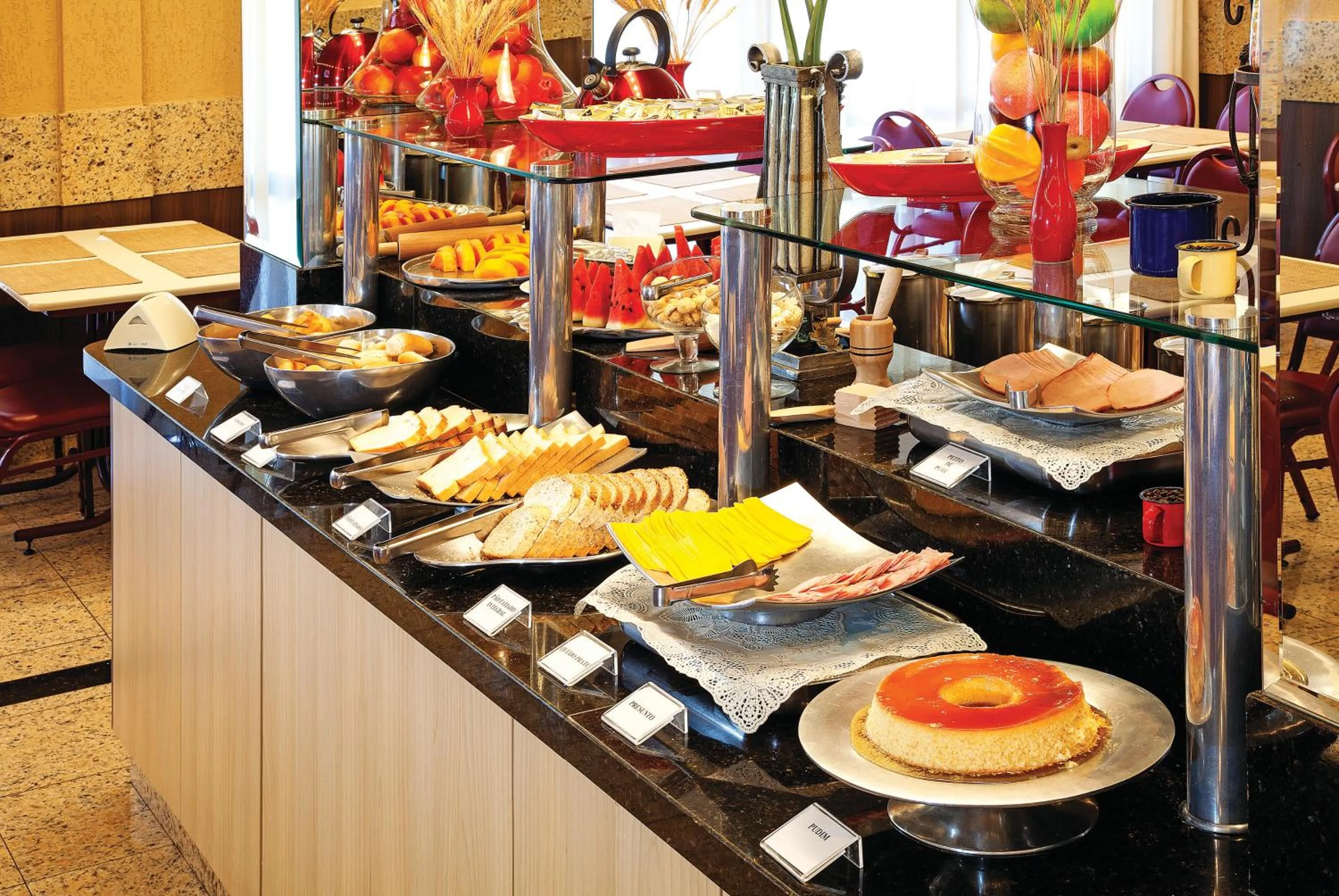 Food and drinks in Lira Hotel