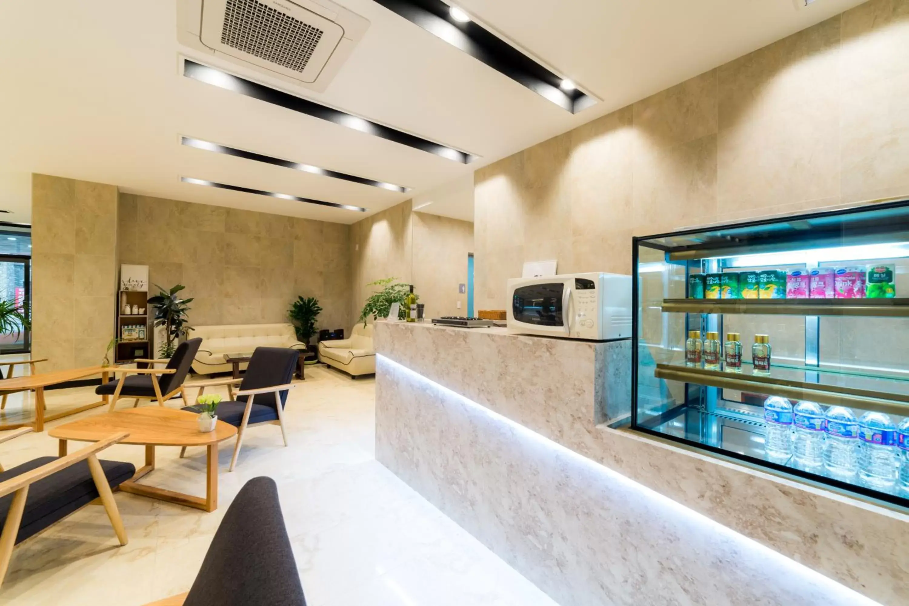 Lounge or bar in Reborn Suwon Silkroad Hotel