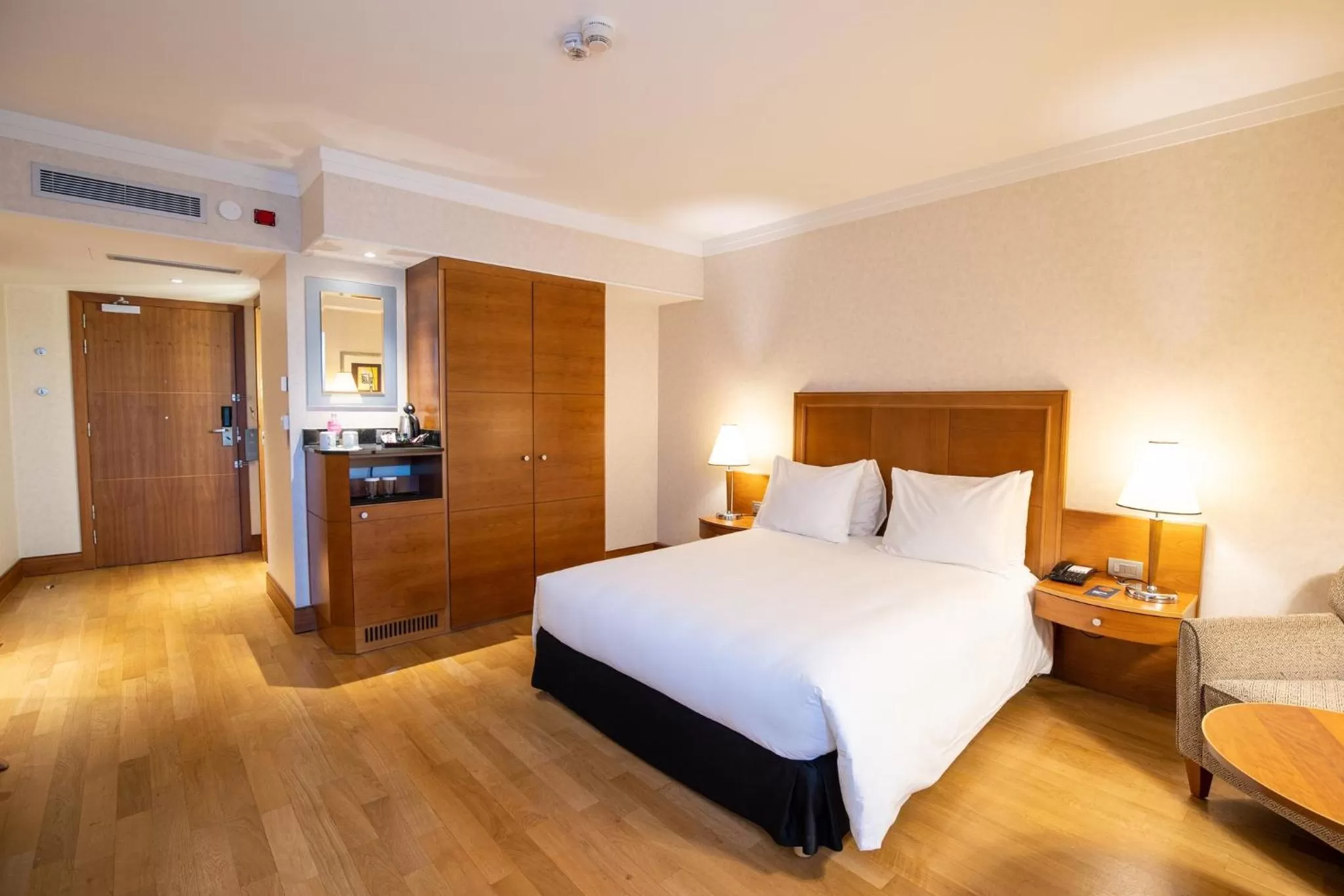 Photo of the whole room, Bed in Crowne Plaza Brussels Airport by IHG