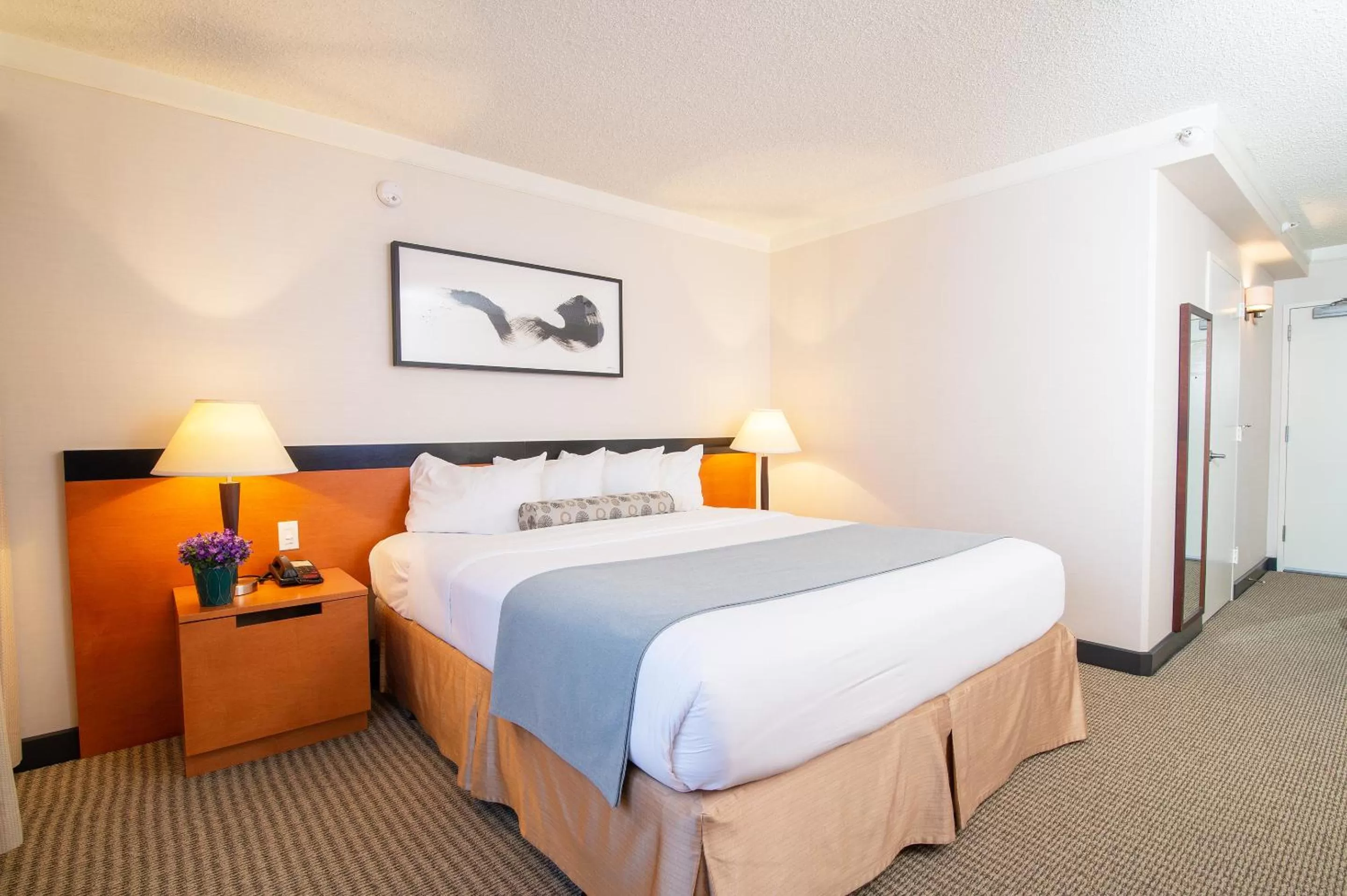 Bed in Miyako Hotel Los Angeles