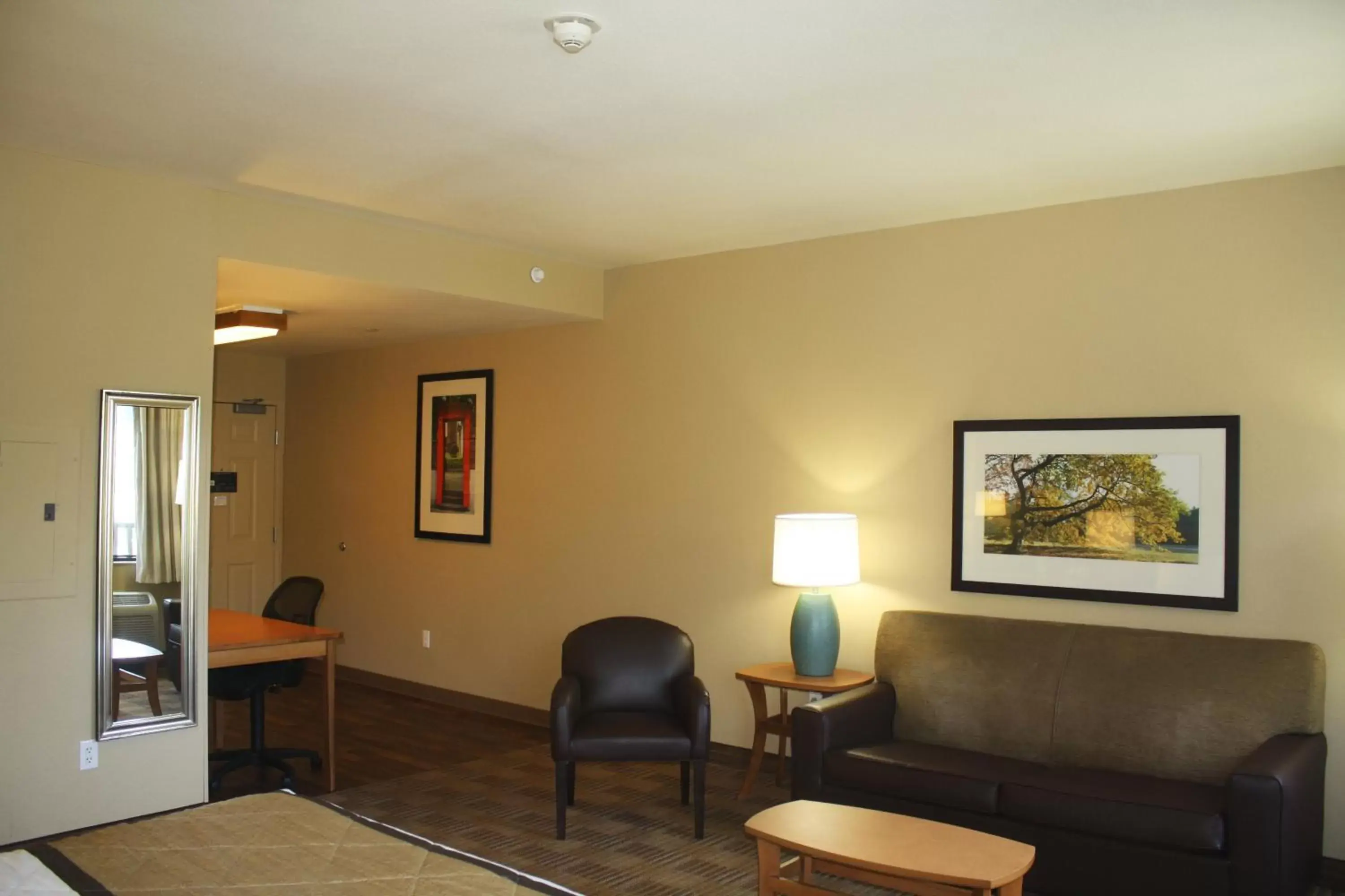 Seating Area in Extended Stay America Suites - San Rafael - Francisco Blvd East