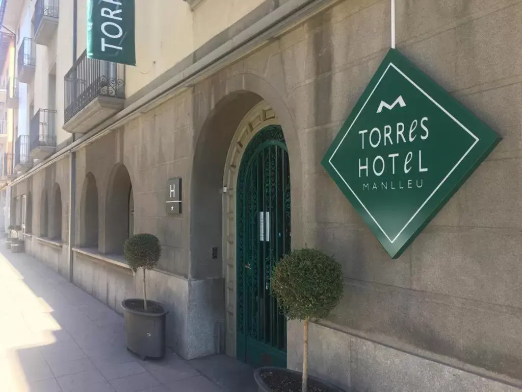 Facade/entrance in Hotel Torres Manlleu