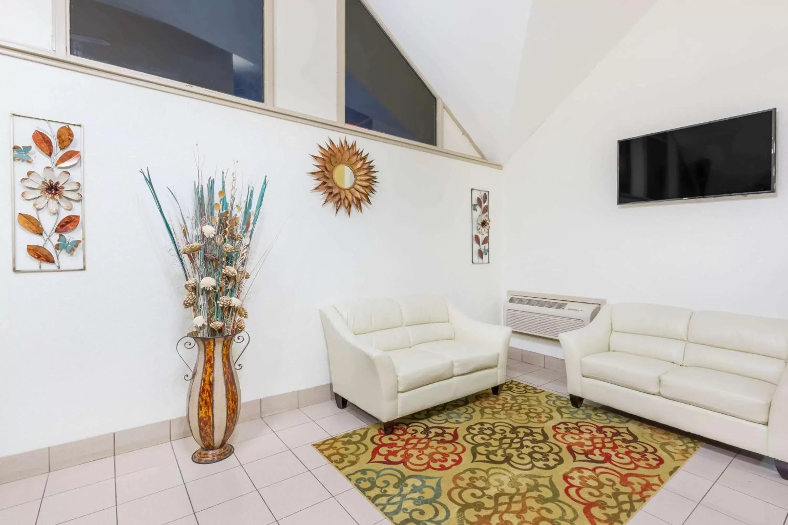 Lobby or reception, Seating Area in Super 8 by Wyndham Wichita Airport West Kellogg