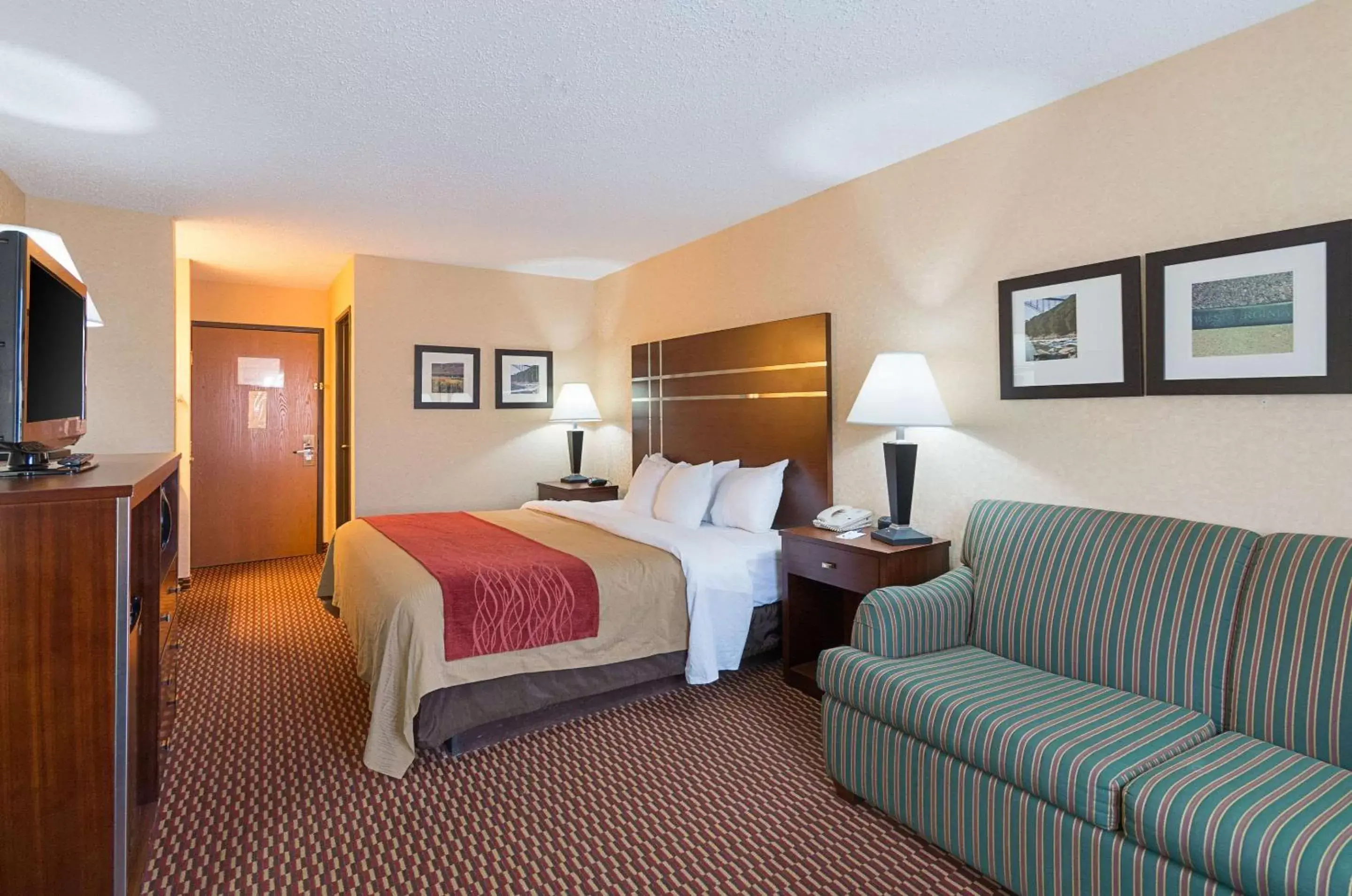 Photo of the whole room in Quality Inn Parkersburg North-Vienna