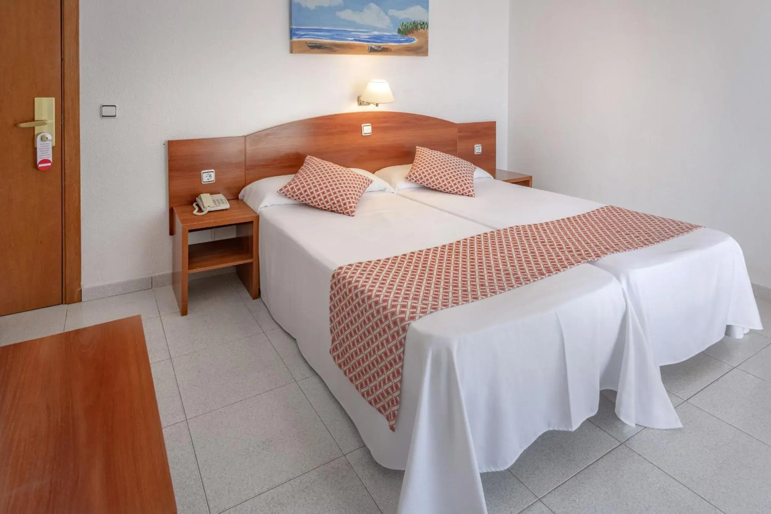 Bed in GHT Balmes, Hotel-Aparthotel&SPLASH