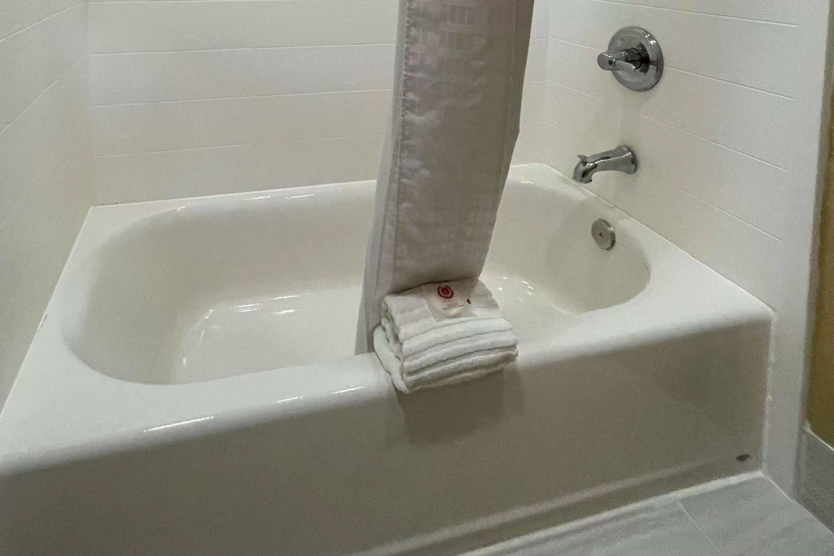 Bedroom in Comfort Suites Near Seaworld