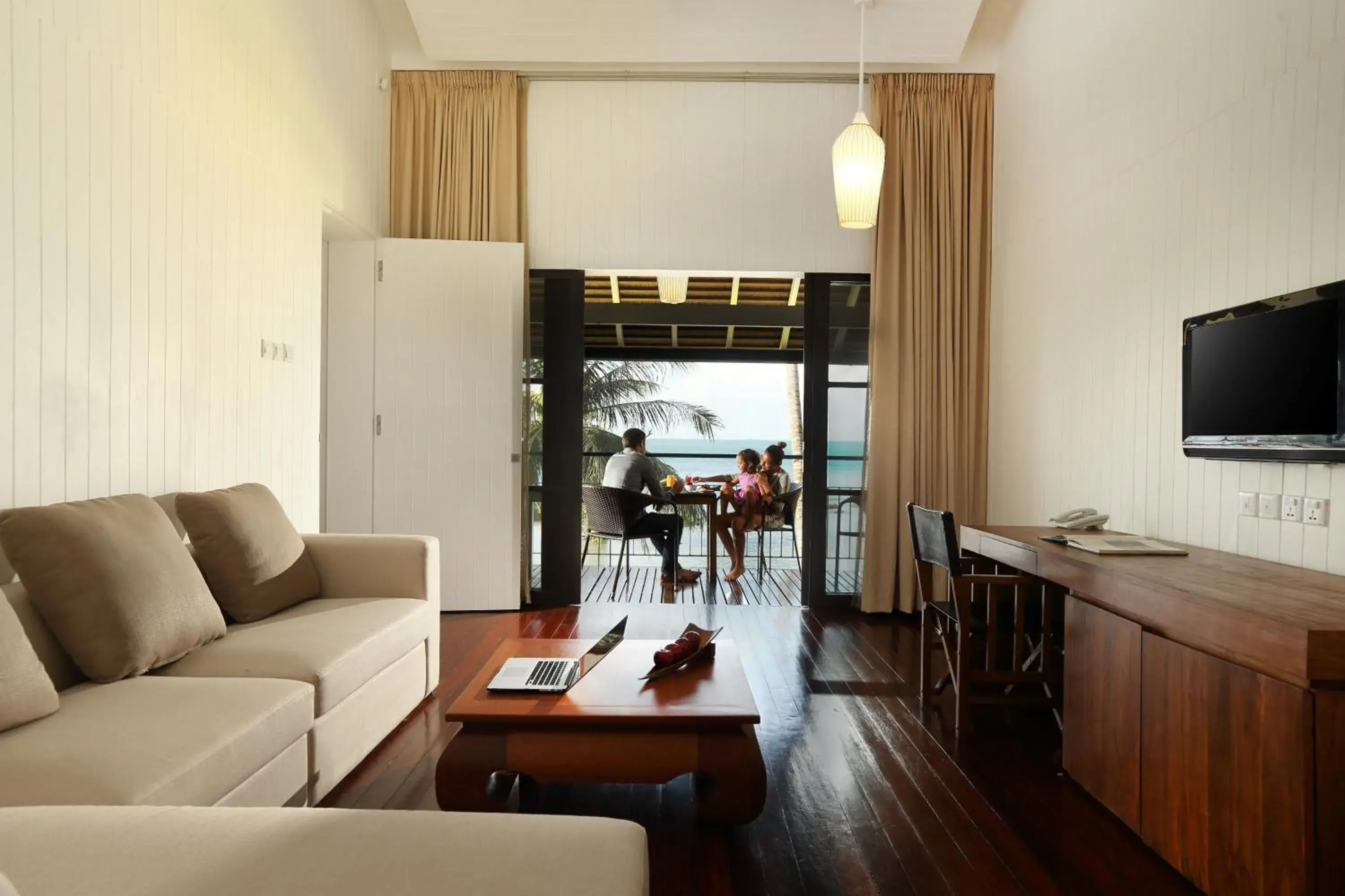 Living room, Lounge/Bar in Turi Beach Resort