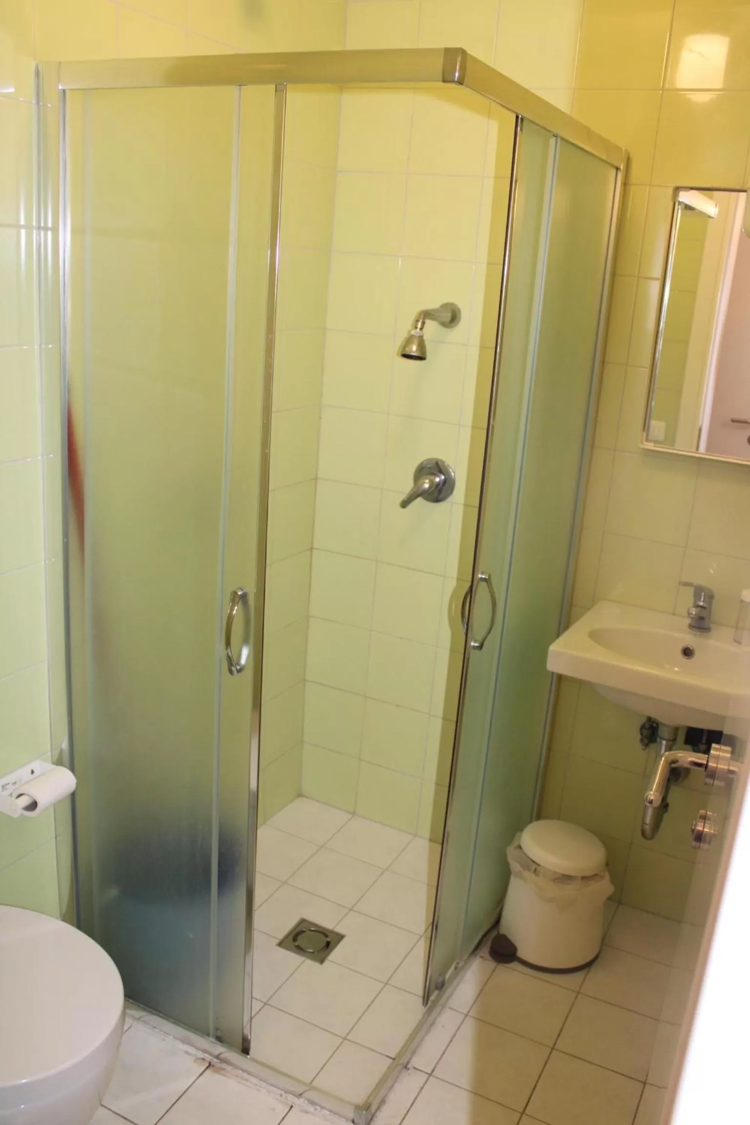 Bathroom in Aleksi rooms