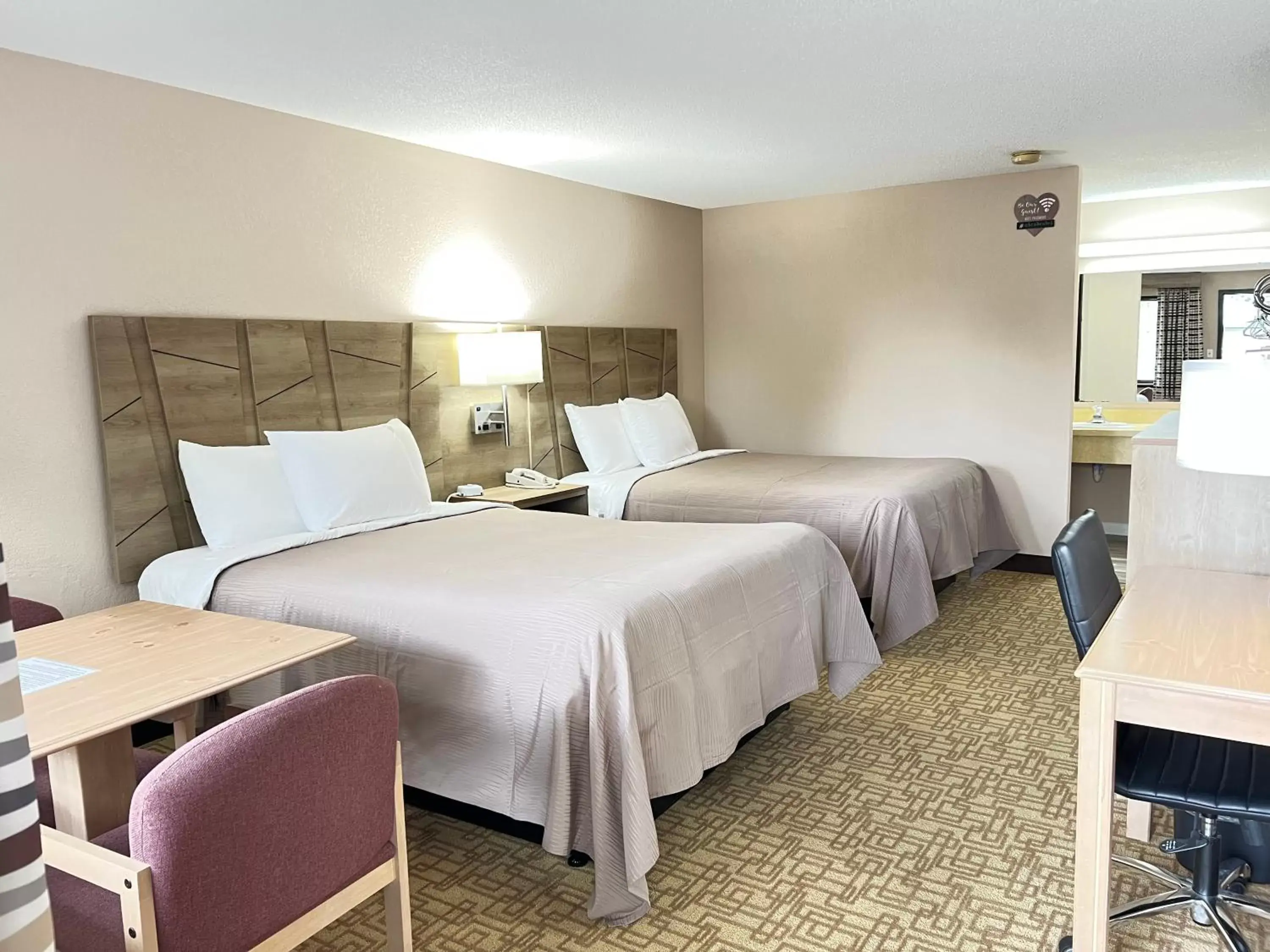 Bed in Viking Arms Inn - Ludington Bed in Viking Arms Inn - Ludington