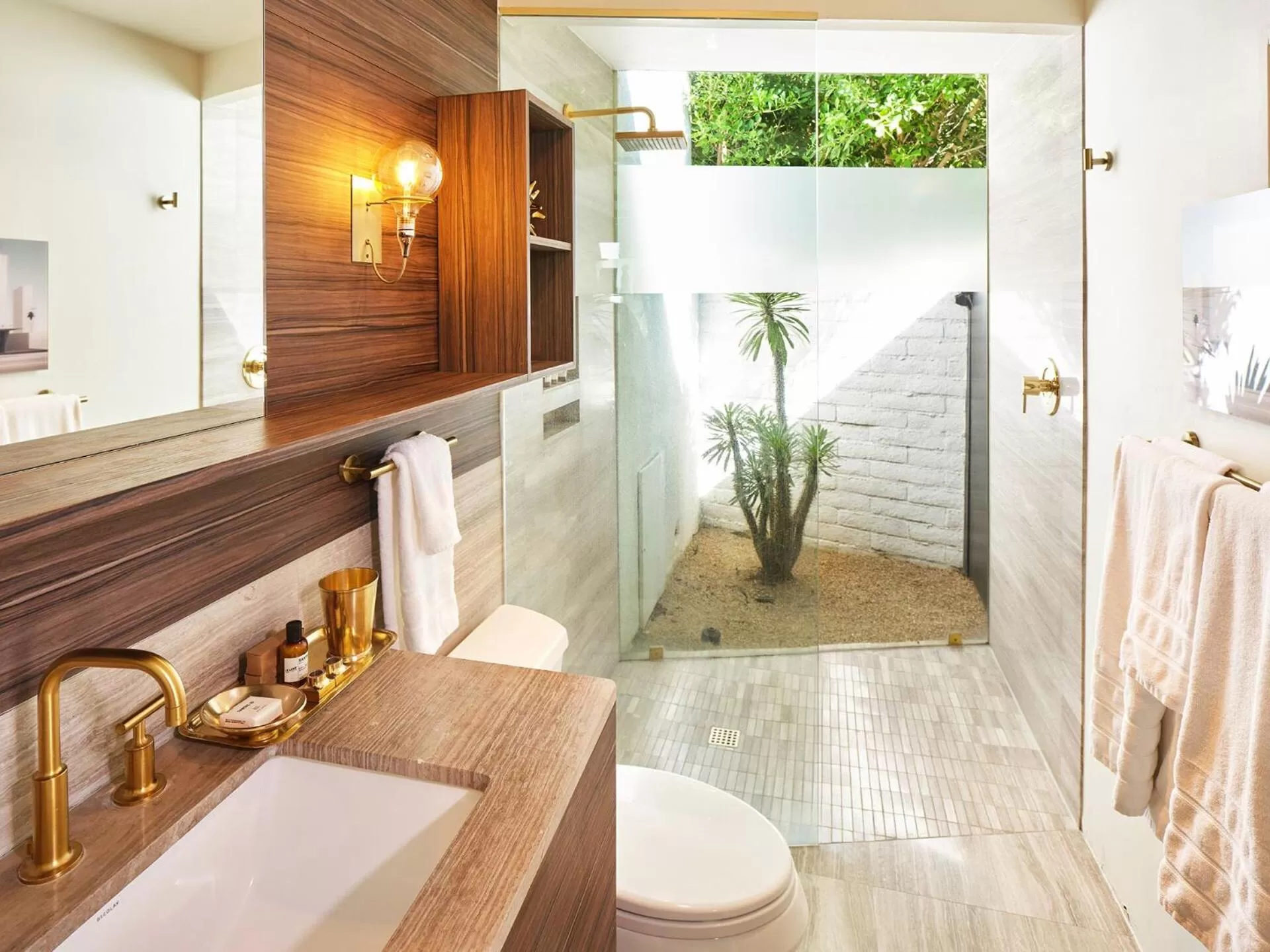 Shower in L'Horizon Resort & Spa, Hermann Bungalows