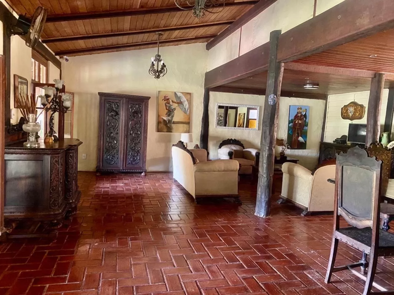 Communal lounge/ TV room in Hotel Santa Esmeralda