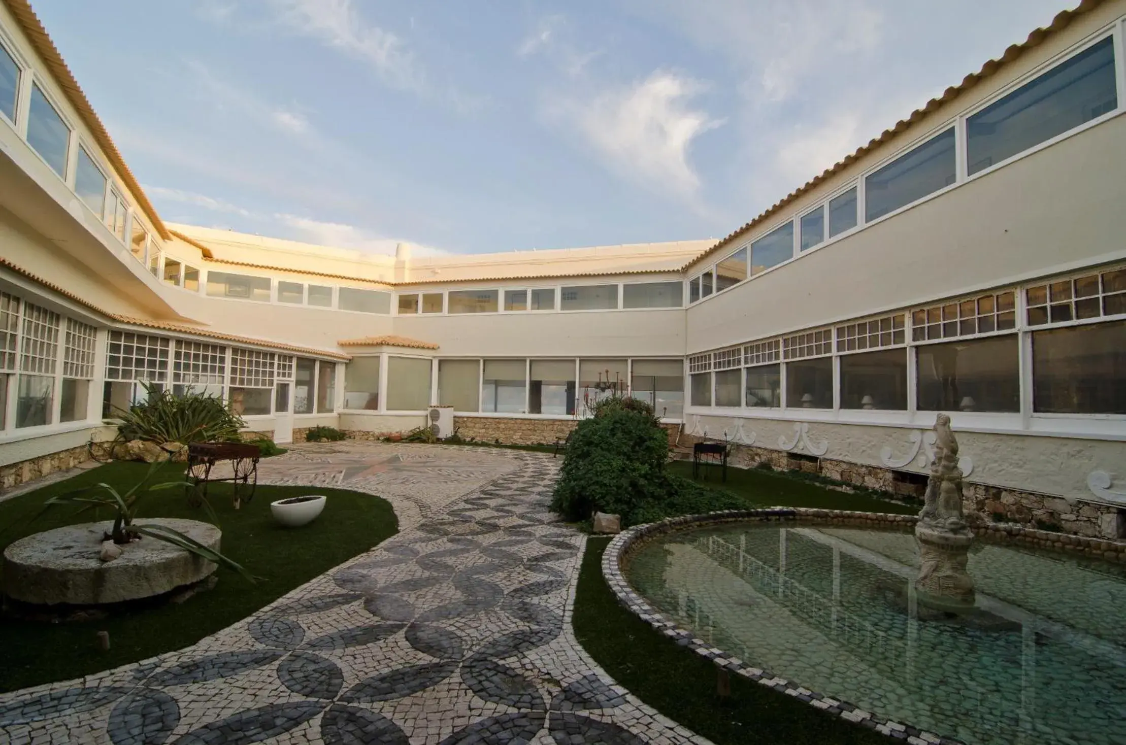 Facade/entrance, Swimming Pool in Estalagem Muchaxo Hotel