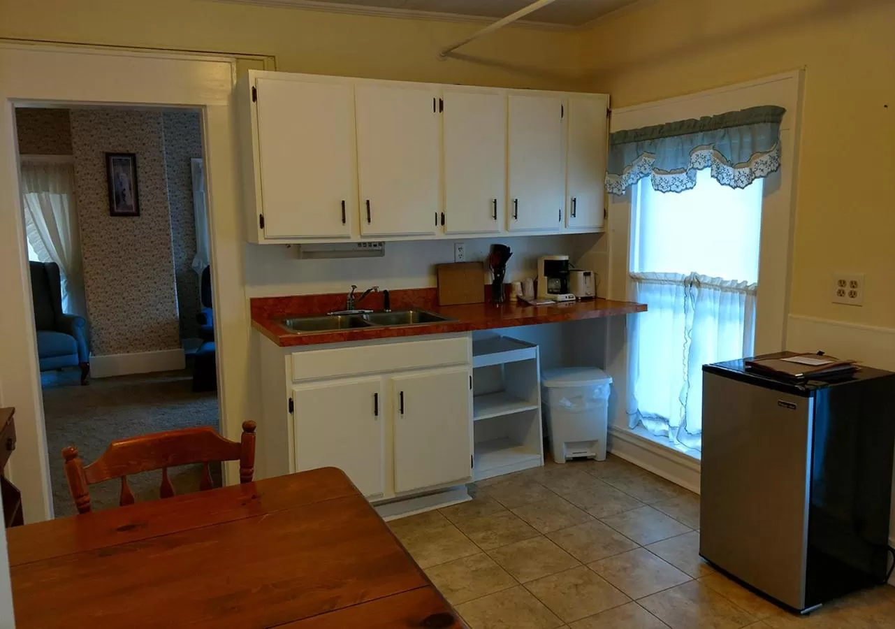 Kitchen or kitchenette in Thayers Inn