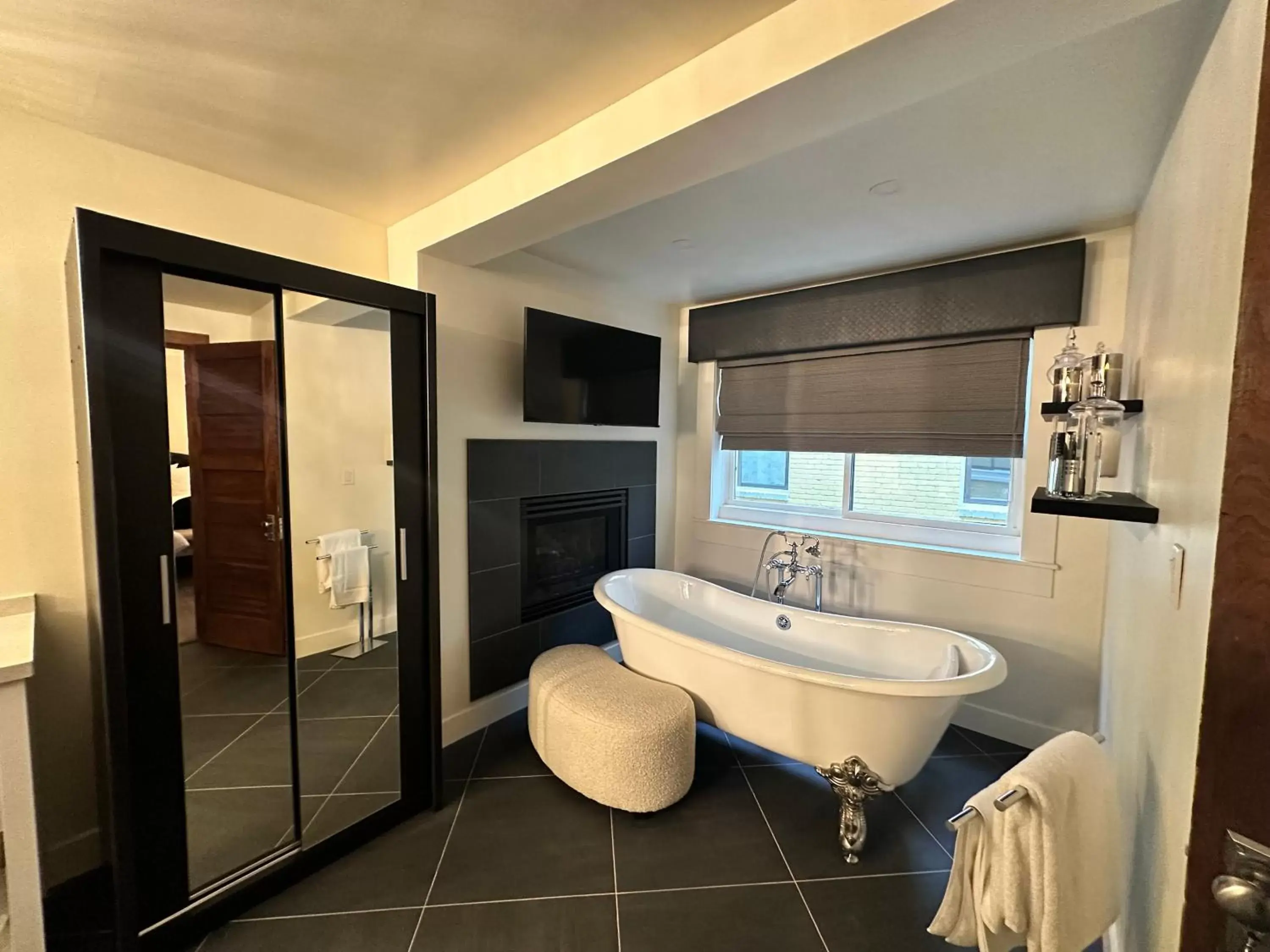 Bath, Bathroom in Bespoke Inn Flagstaff